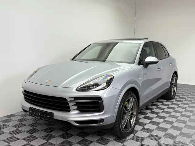 Porsche Cayenne view 2