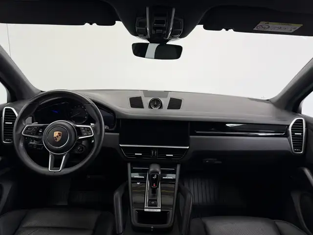 Porsche Cayenne view 9