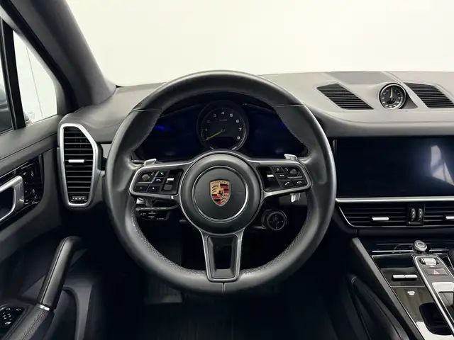 Porsche Cayenne view 10