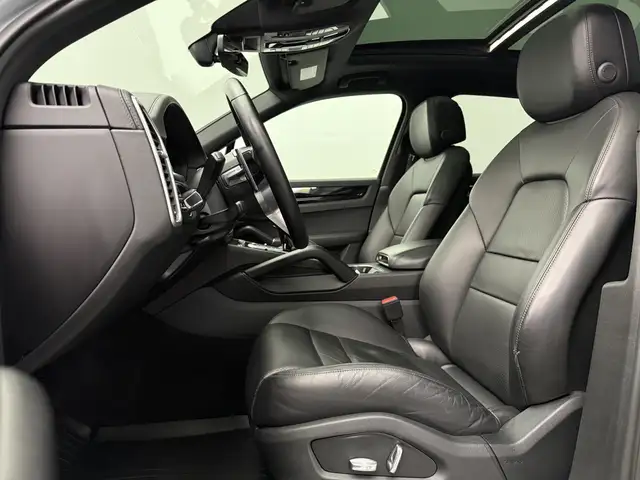 Porsche Cayenne view 7
