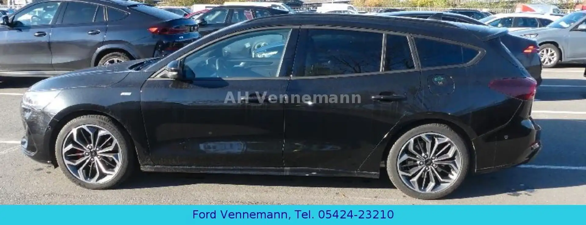 Ford Focus 1.0 EB Turnier ST-Line X*PanoSD*Matrix*18" Noir - 2