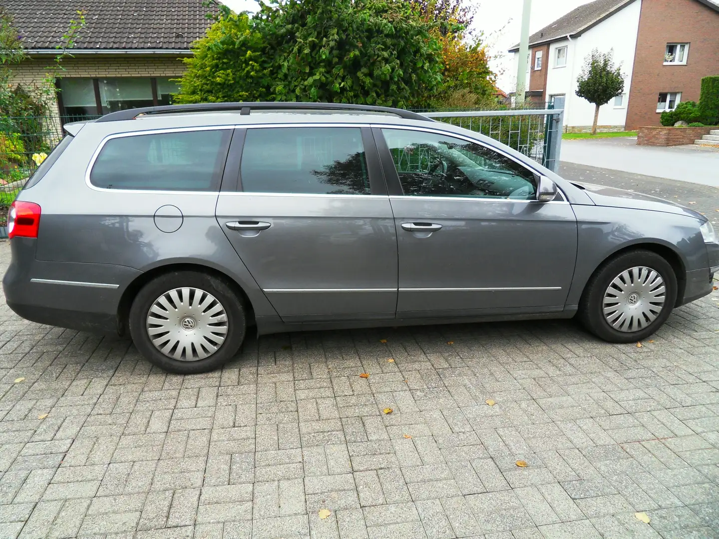 Volkswagen Passat Variant Comfortline-AHK-8 Fach Bereift-Sitzh.-Xenon- 01.26 Grau - 2