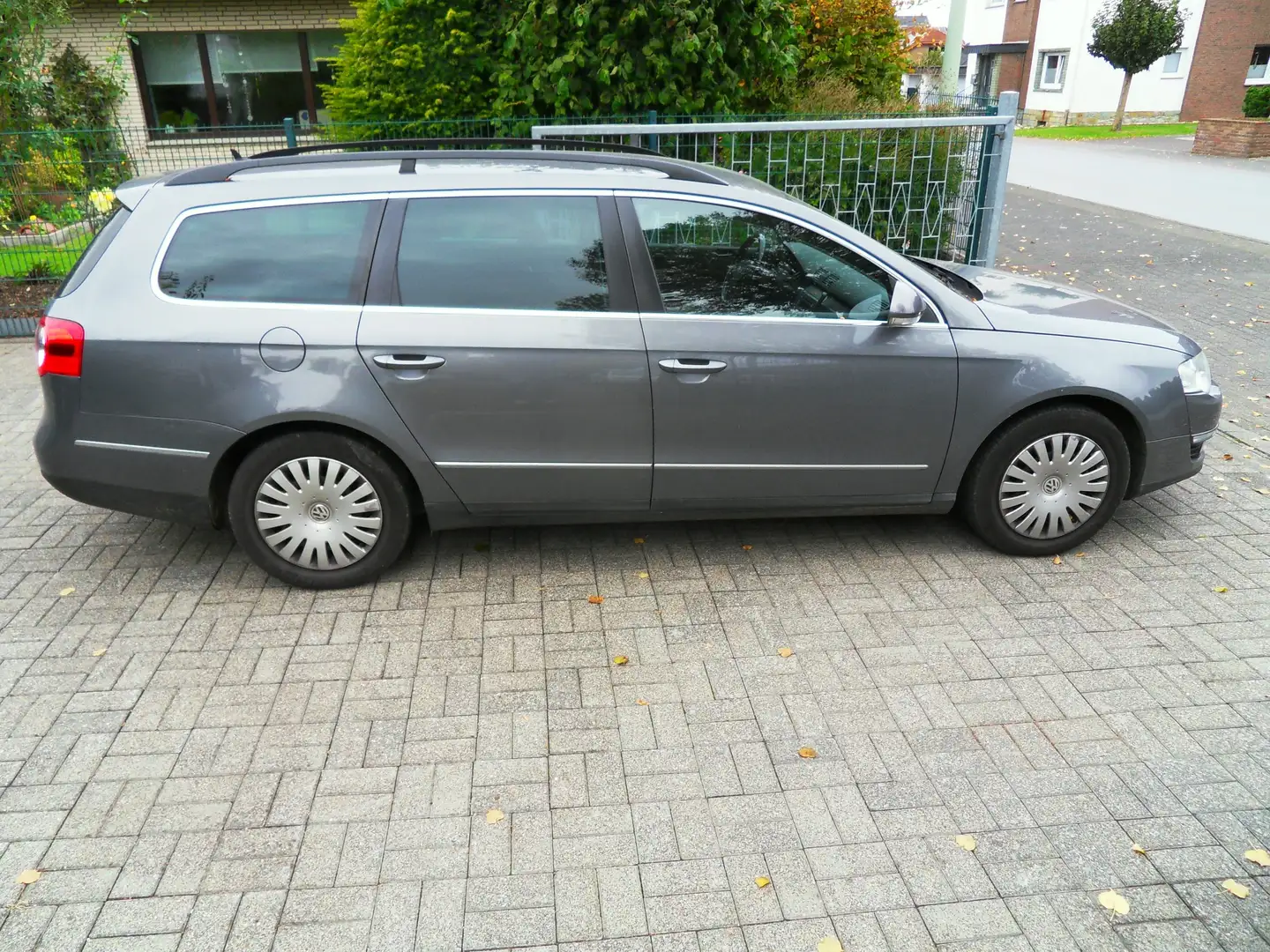 Volkswagen Passat Variant Comfortline-AHK-8 Fach Bereift-Sitzh.-Xenon- 01.26 Grau - 1