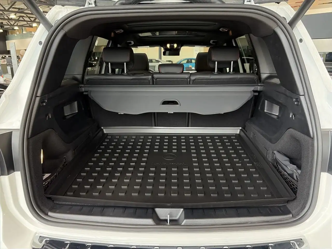 Mercedes-Benz GLB снимка Mercedes-Benz GLB