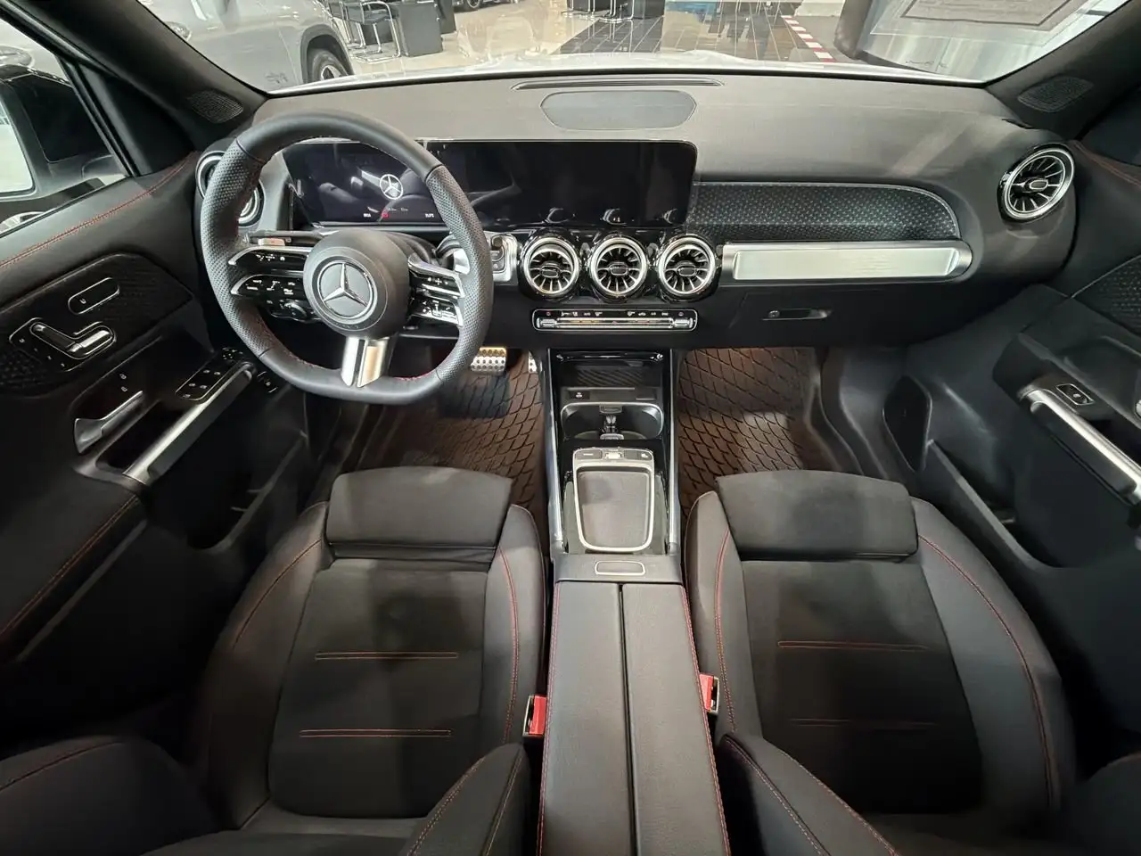 Mercedes-Benz GLB снимка Mercedes-Benz GLB