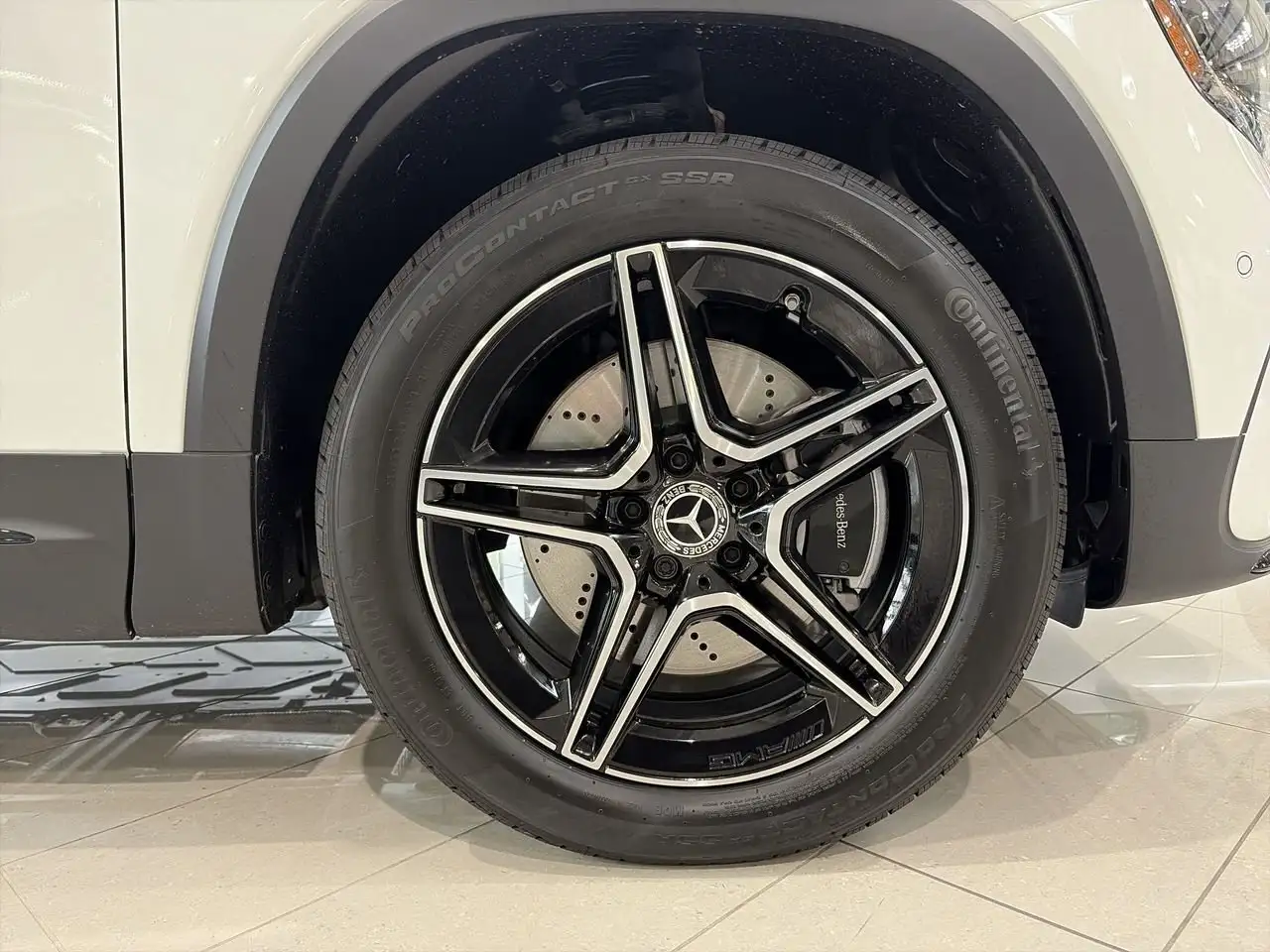 Mercedes-Benz GLB снимка Mercedes-Benz GLB