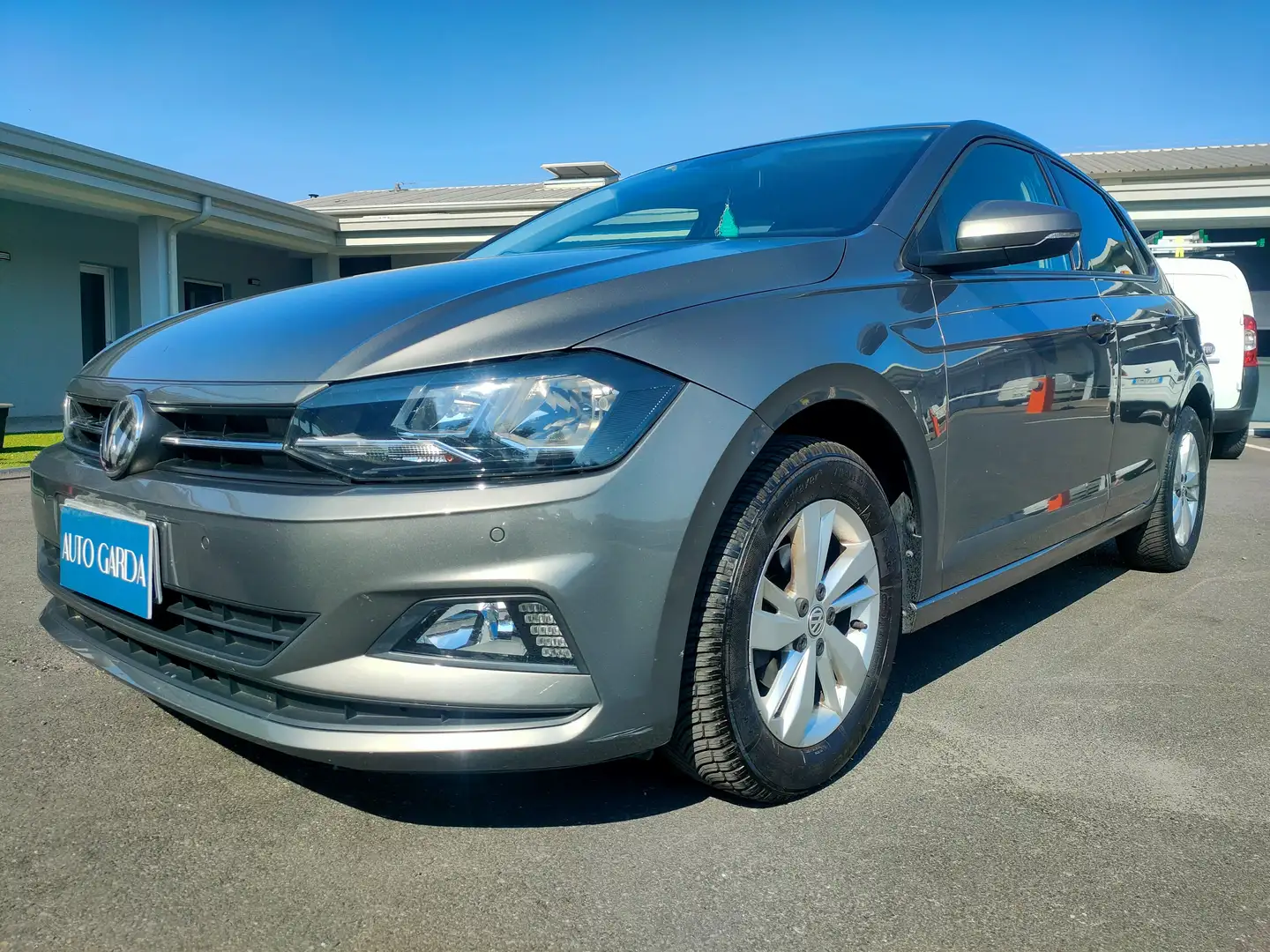 Volkswagen Polo VI 2019 5p 1.0 evo Comfortline 65cv NEOPATENTATI Gris - 1