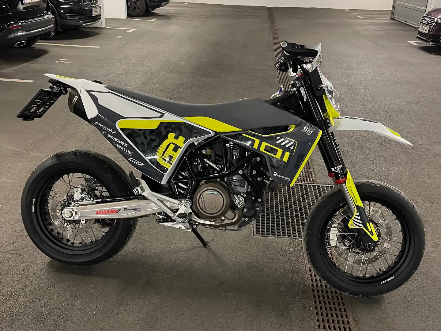 Husqvarna 701 Supermoto Grau - 1