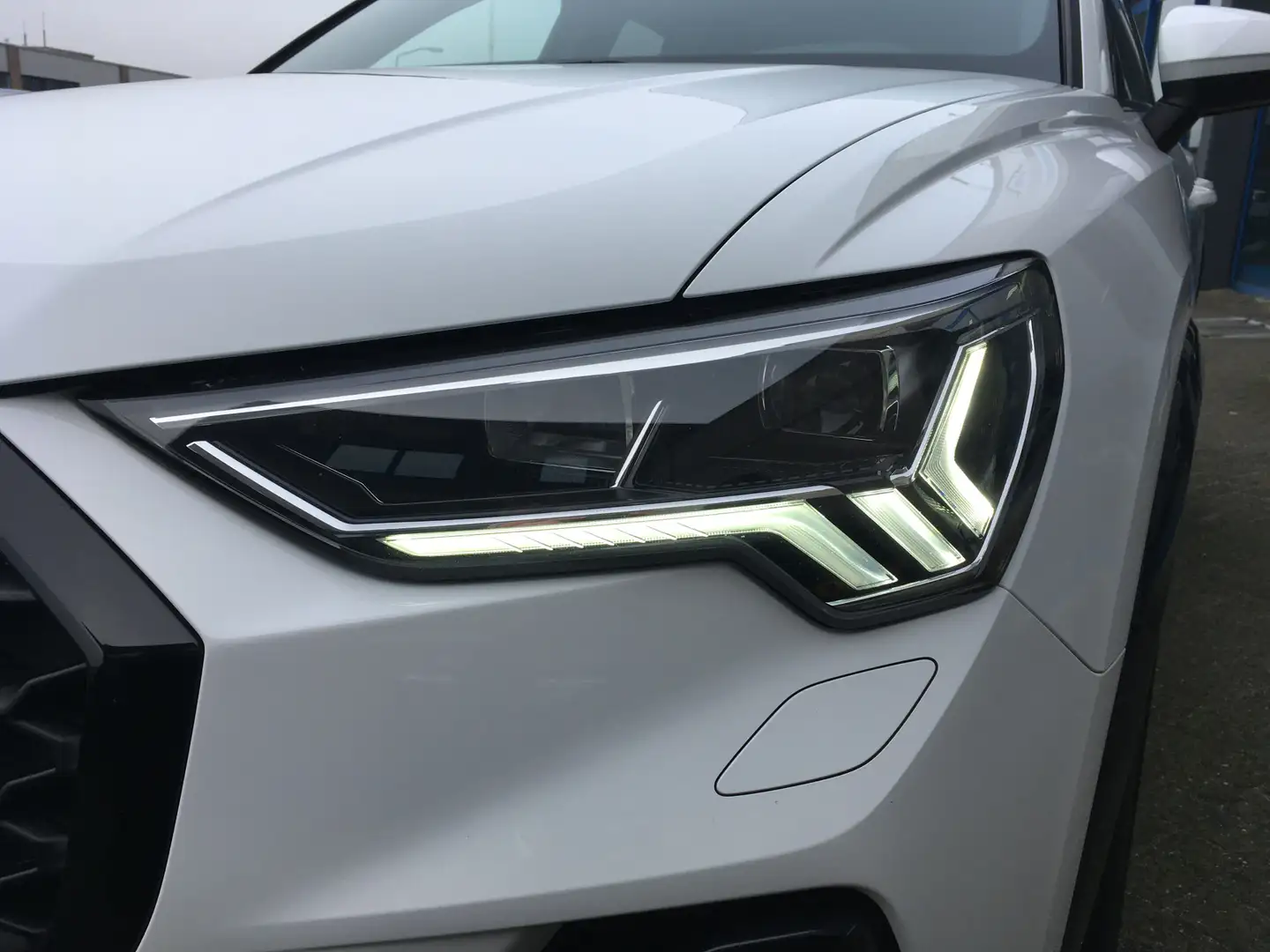 Audi Q3 Sportback 45 TFSIe 245 pk S-line Black Edition Wit - 2