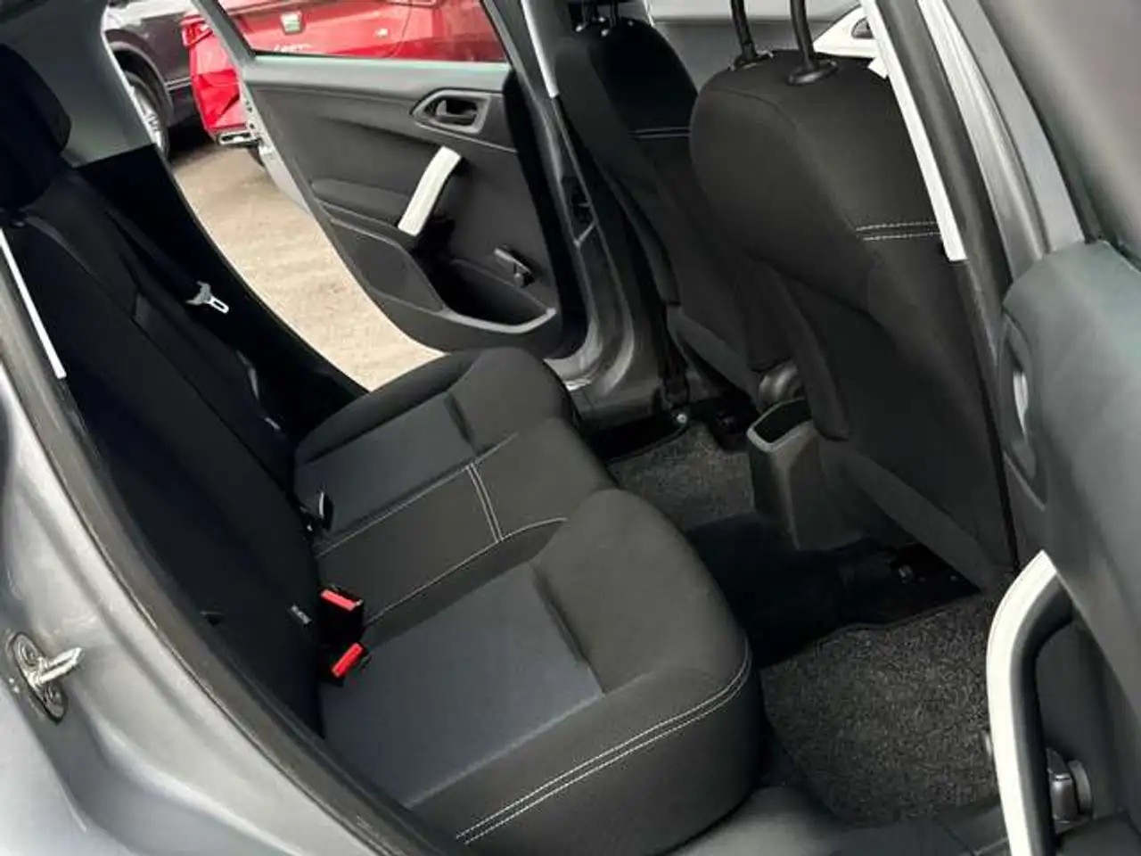 Peugeot 208 208 — photo 9