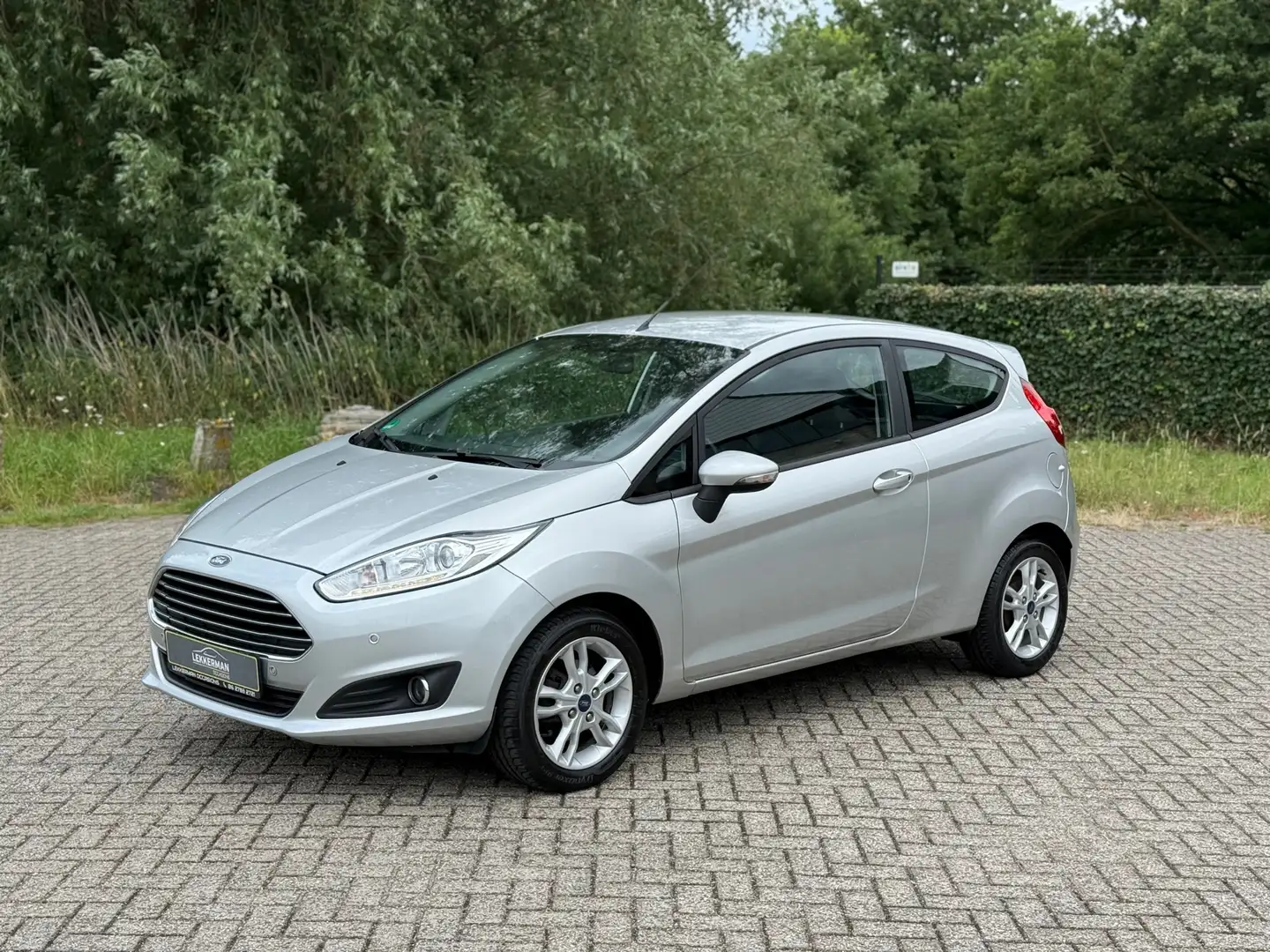 Ford Fiesta 1.0 EcoBoost Titanium PDC I LED I CLIMA I BLUETOOT Grijs - 1