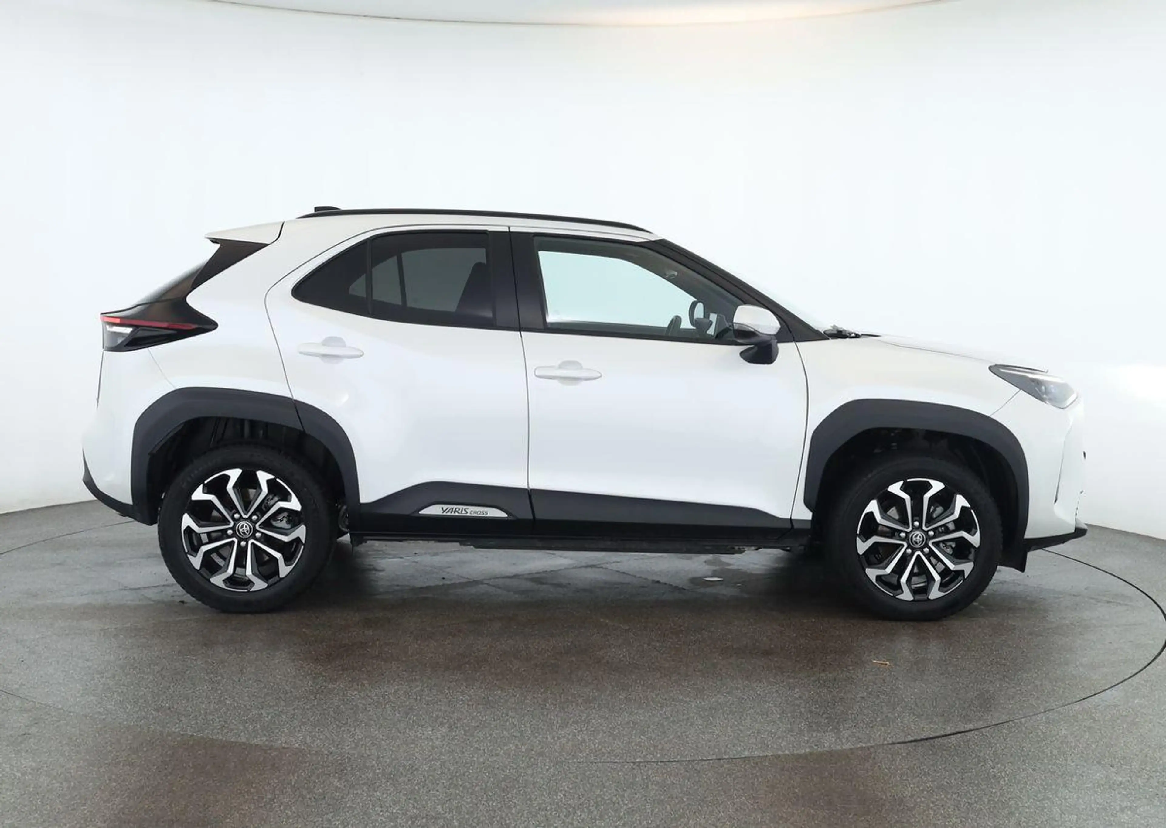 Toyota Yaris Cross Hybrid Teamplayer LED Nav SitzHZ Kam — photo 4