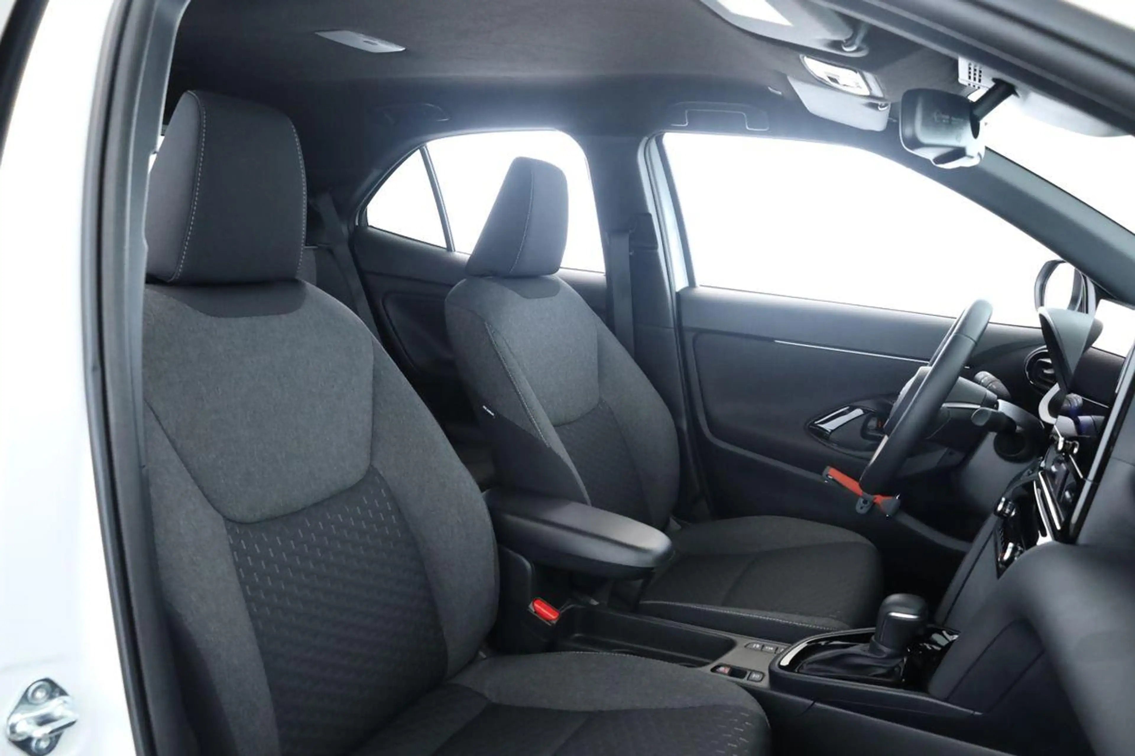 Toyota Yaris Cross Hybrid Teamplayer LED Nav SitzHZ Kam — photo 14