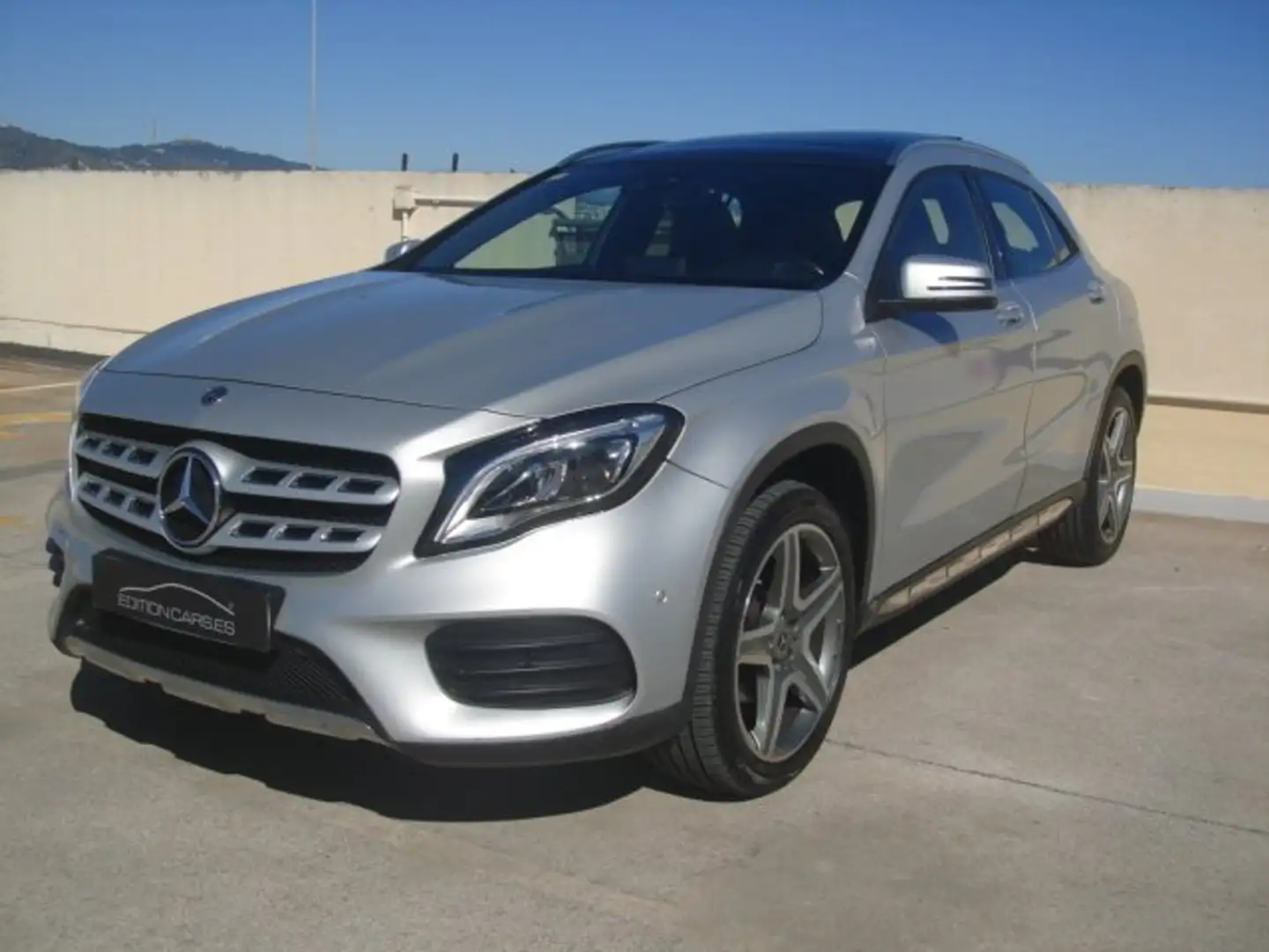 Mercedes-Benz GLA 200 200d Gris - 1