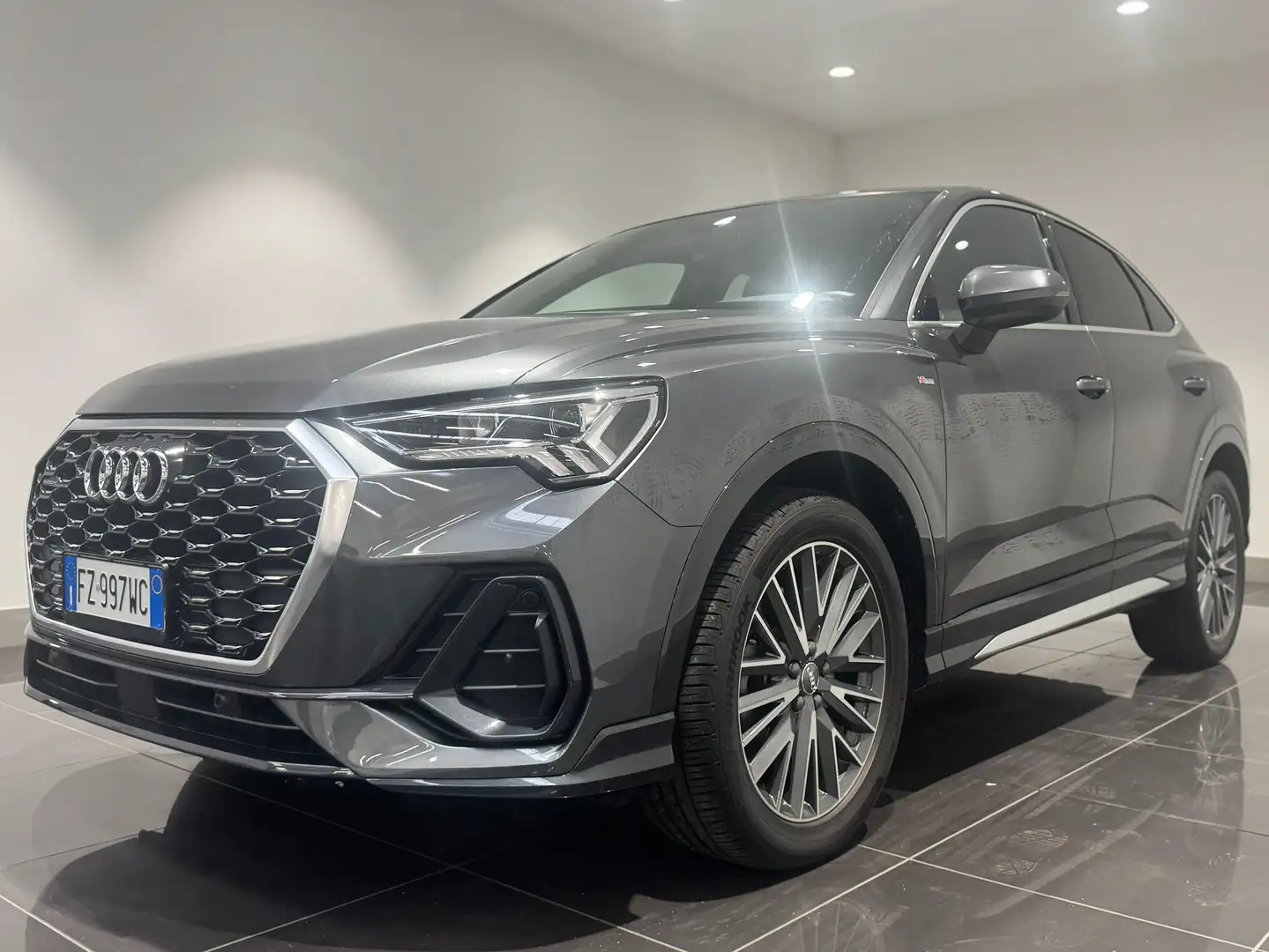 Audi Q3 Q3 Sportback 45 2.0 tfsi S line quattro s-tronic Gris - 1