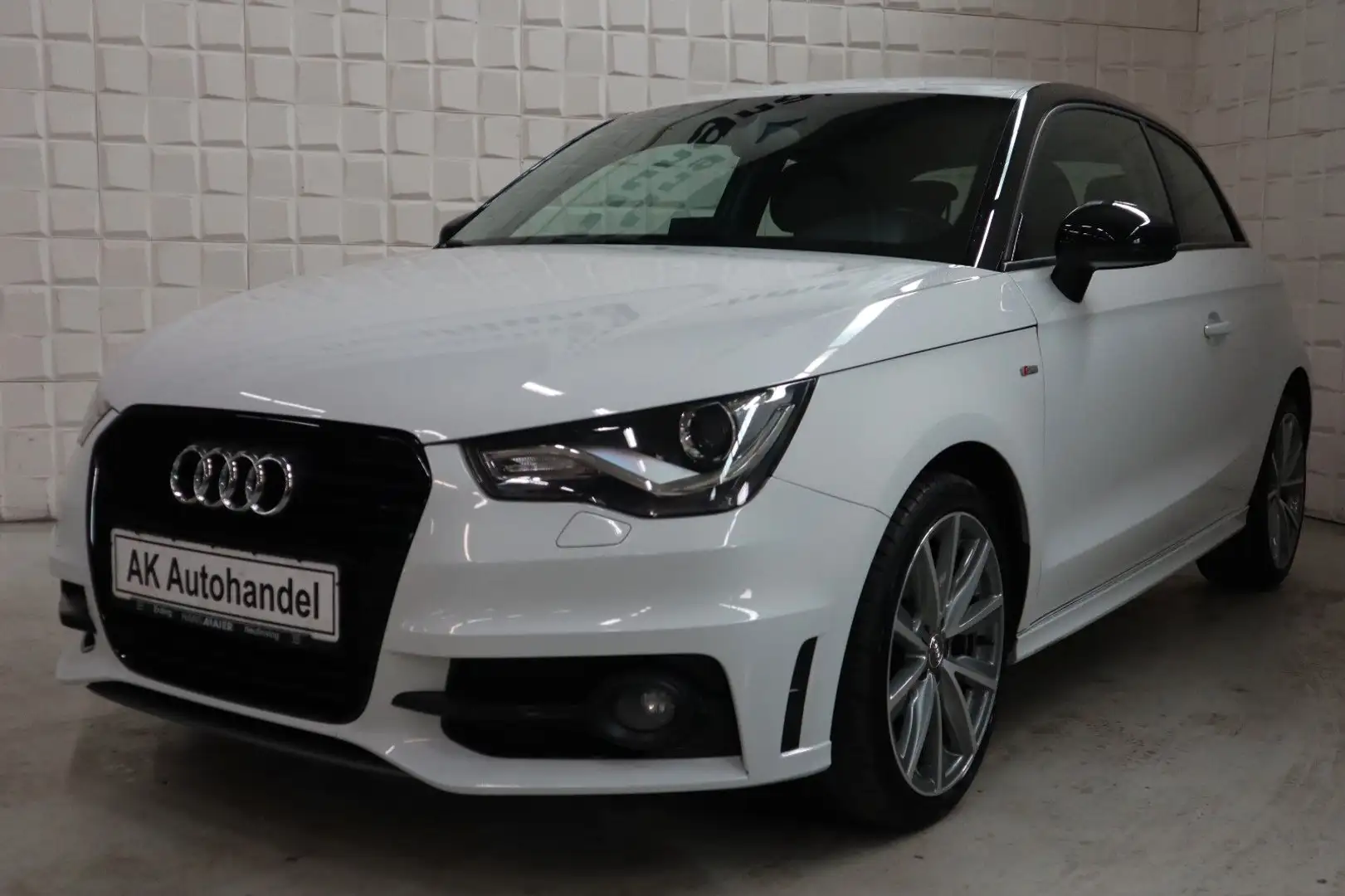 Audi A1 S-line, 1-Hand ,Xenon,Klima,SHZ,Navi Weiß - 1