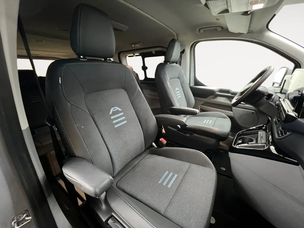 Ford Tourneo Custom 2026 — фото 13