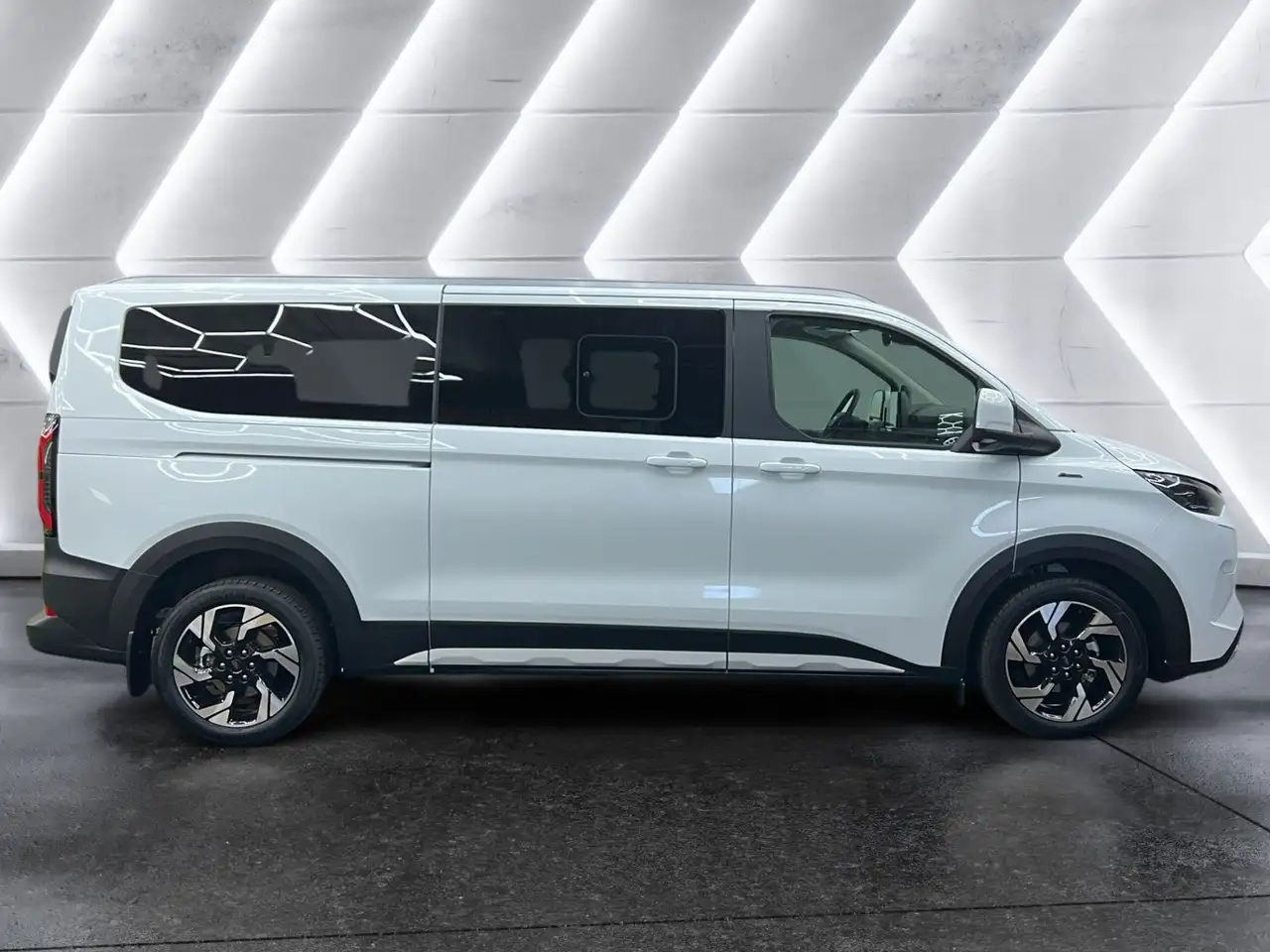 Ford Tourneo Custom 2026 — фото 6