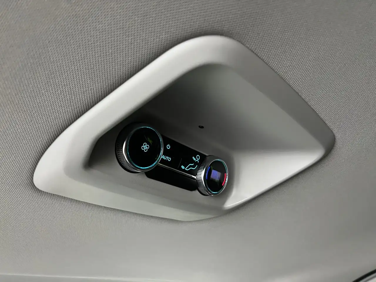 Ford Tourneo Custom 2026 — фото 21