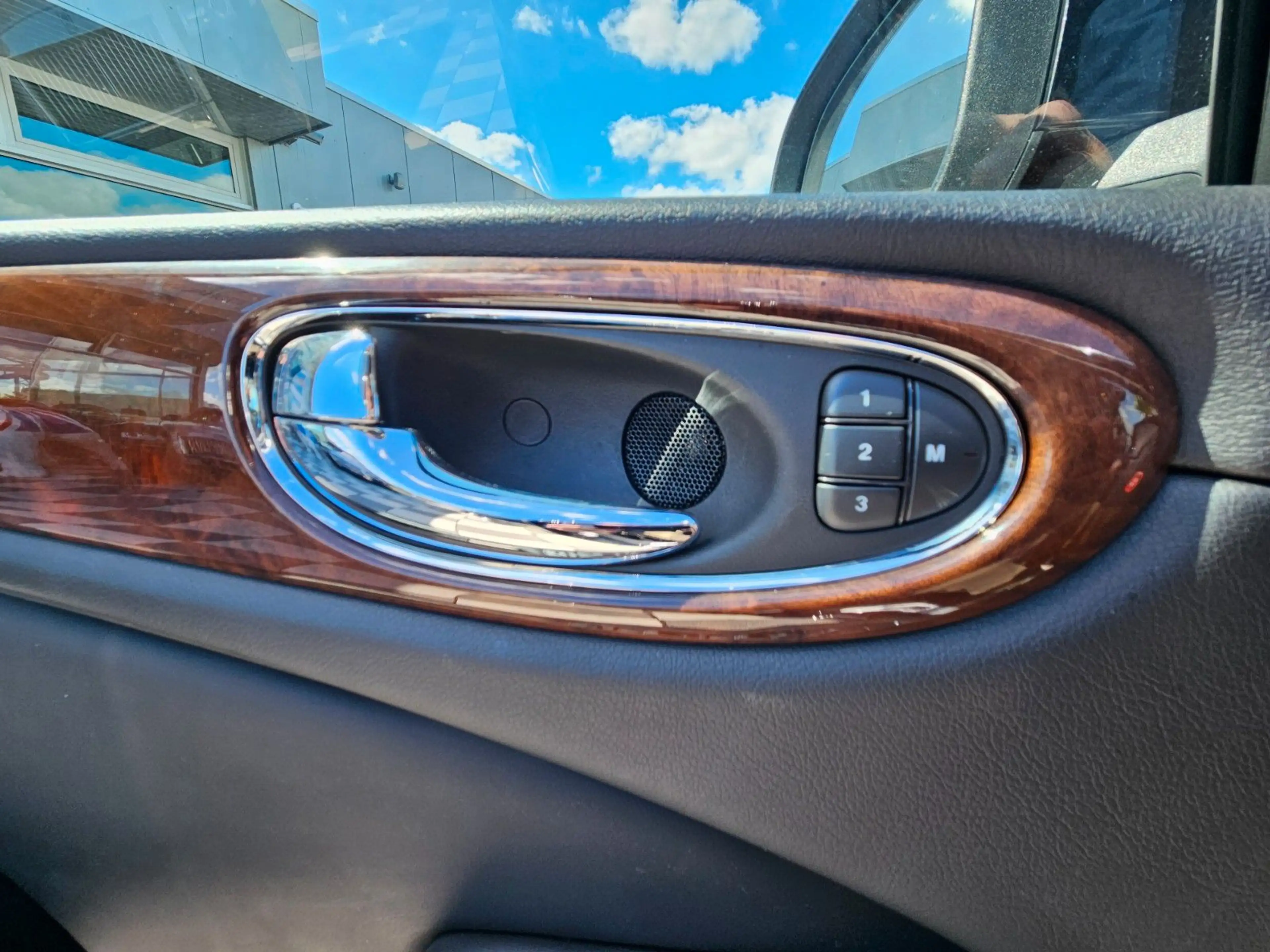 Jaguar XJ 2.7 D V6 Executive+Schiebedach+Xenon+Leder+ — photo 14