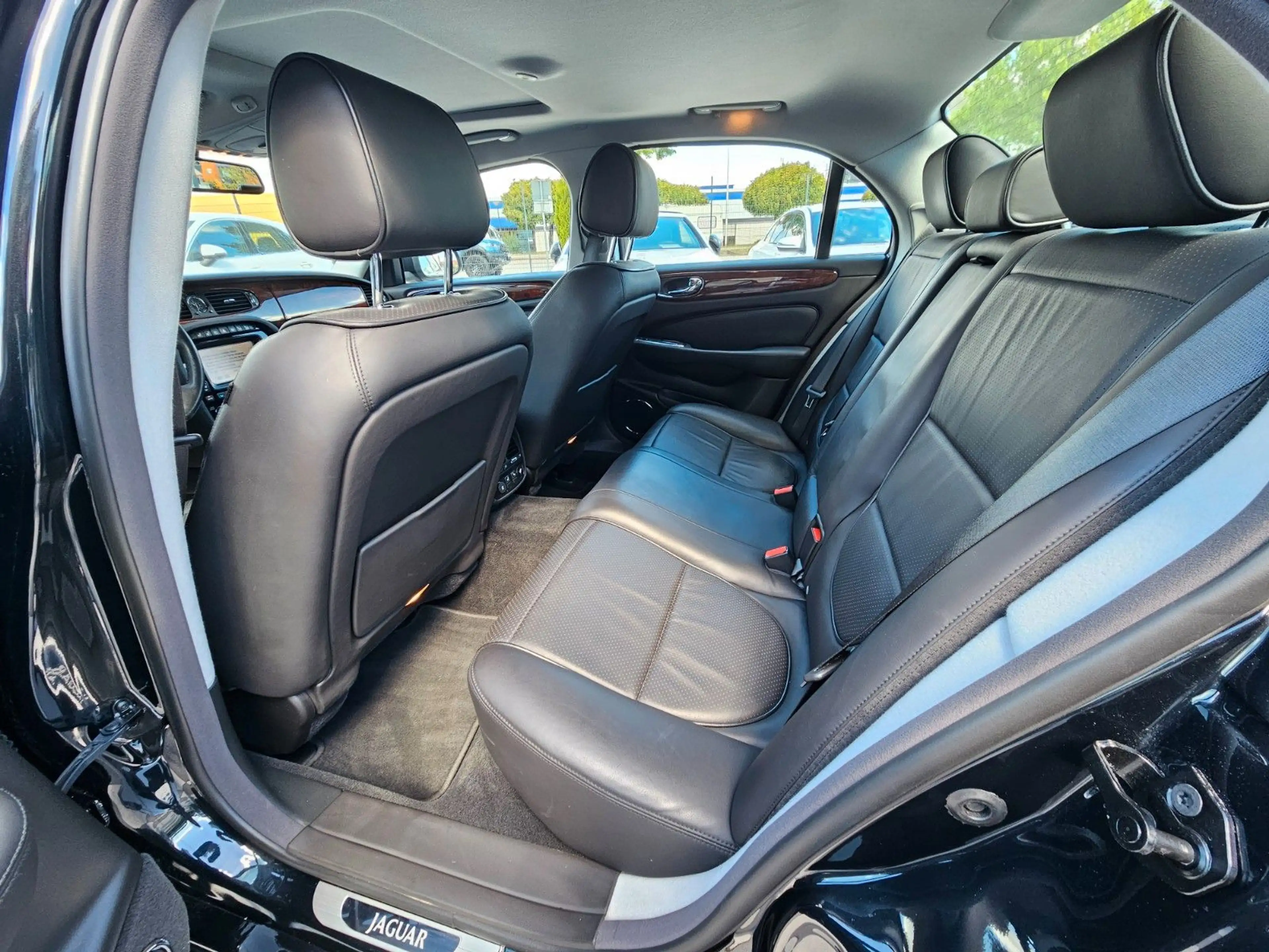 Jaguar XJ 2.7 D V6 Executive+Schiebedach+Xenon+Leder+ — photo 10