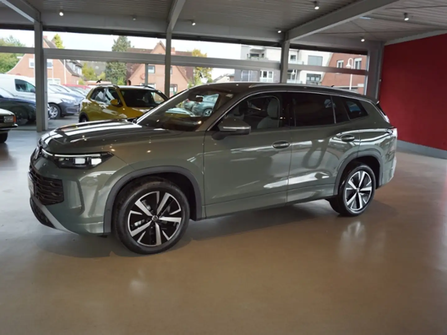 Volkswagen Tayron 2.0 TSI DSG Elegance *AHK*NAVI*EPH*SIH*KAMERA*HUD Groen - 2