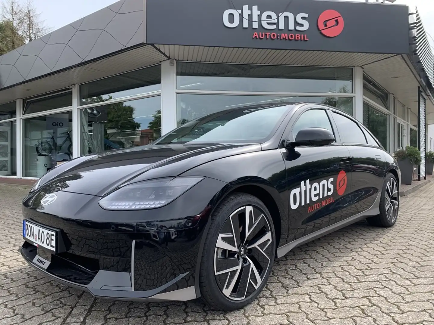 Hyundai IONIQ 6 77,4 kWh (4WD) UNIQ Paket Schwarz - 1