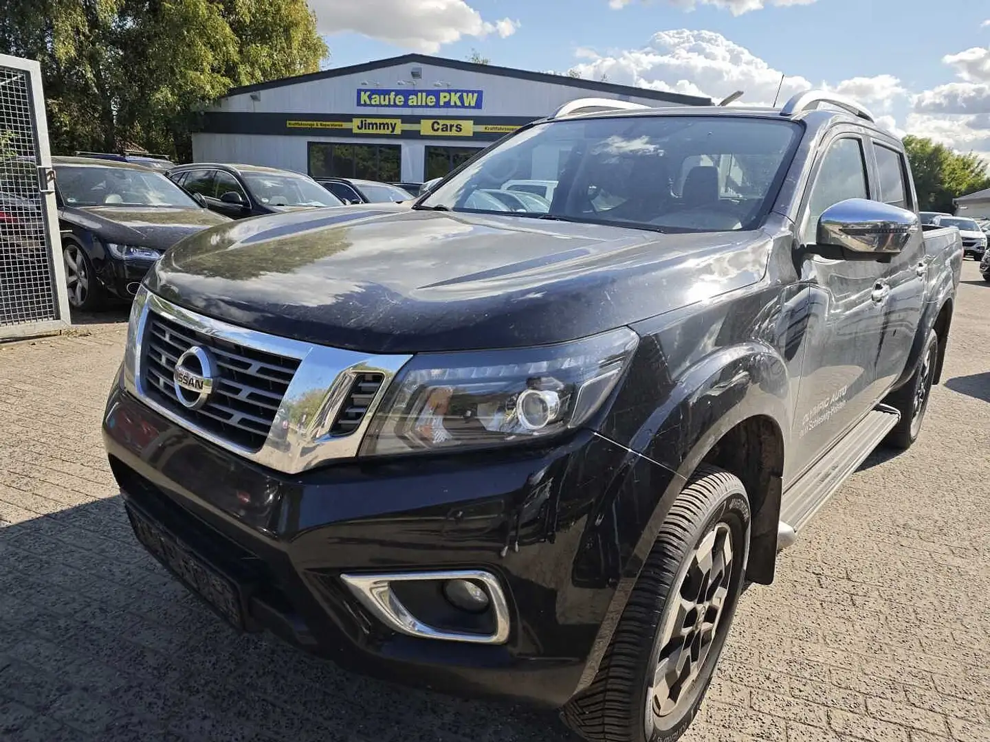 Nissan Navara Schwarz - 1
