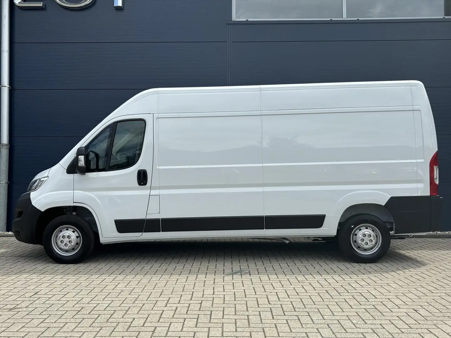 Citroen Jumper 3,5T L3H2 2.2 BlueHDi 140pk | Navigatie | Climate Wit - 2