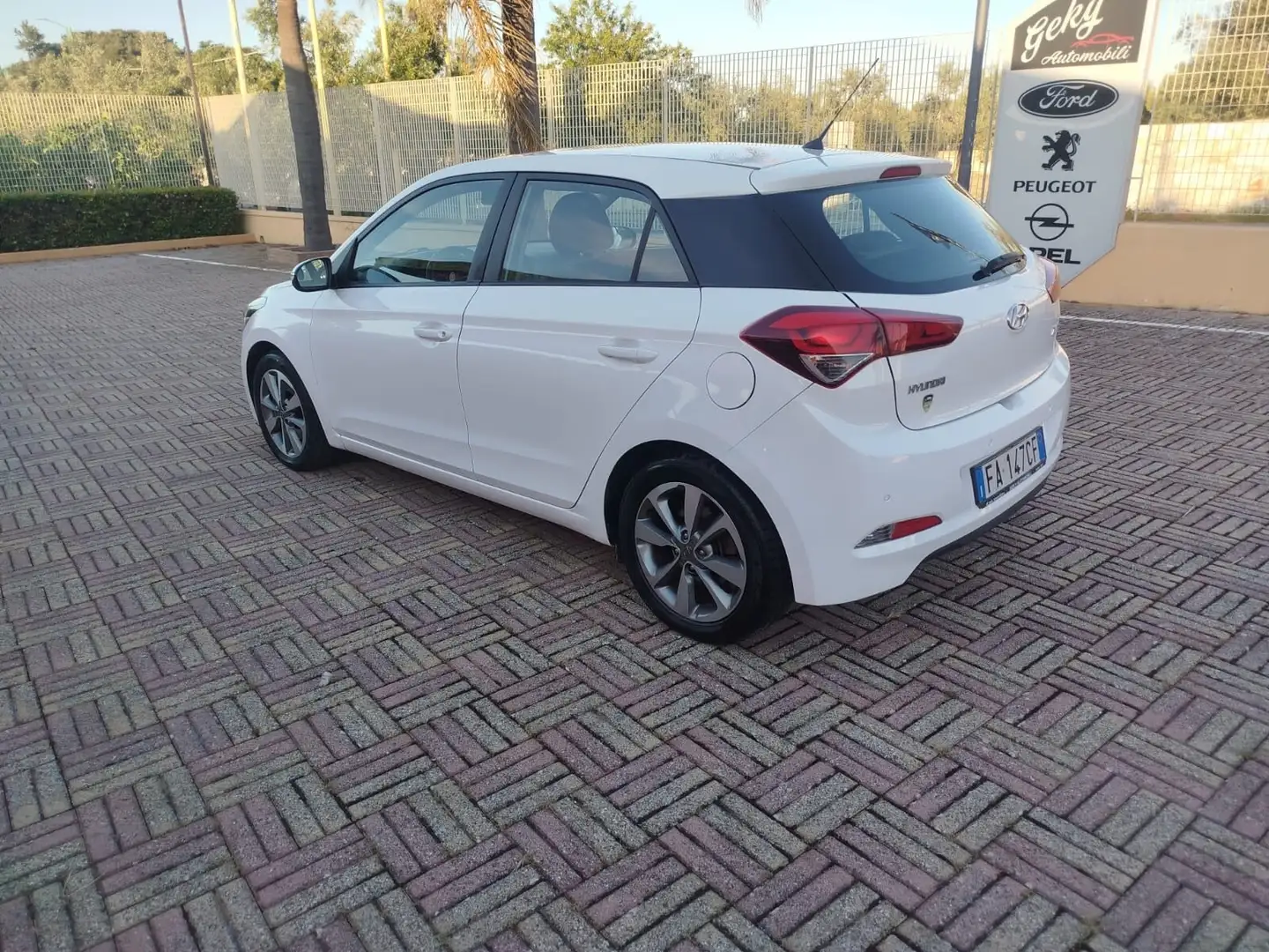 Hyundai i20 1.1 CRDi 12V 5 porte Style Blanc - 2