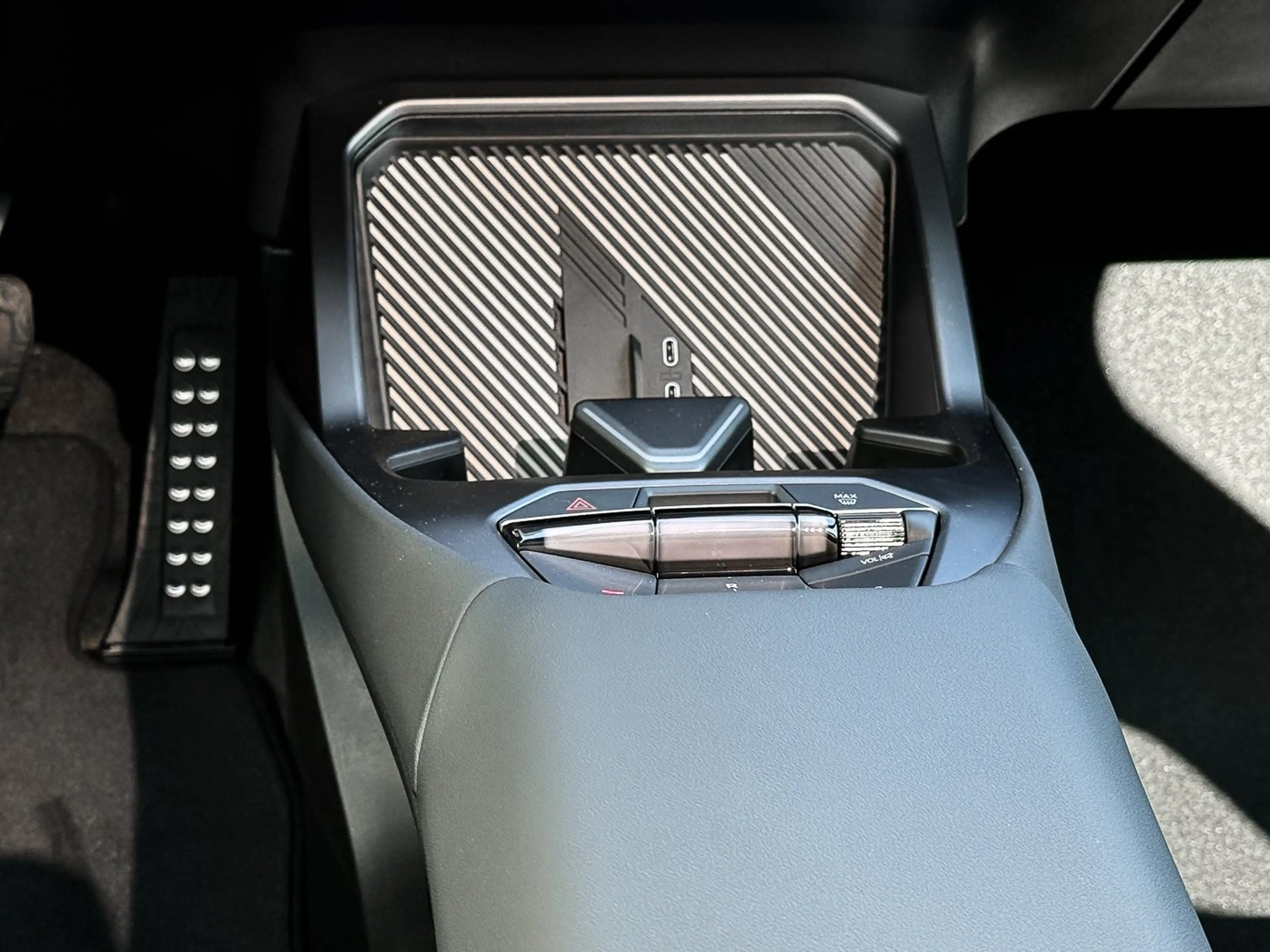 BMW iX3 40 M Sport HUD PANO ACC AHK NAVI Standh. LM — photo 11