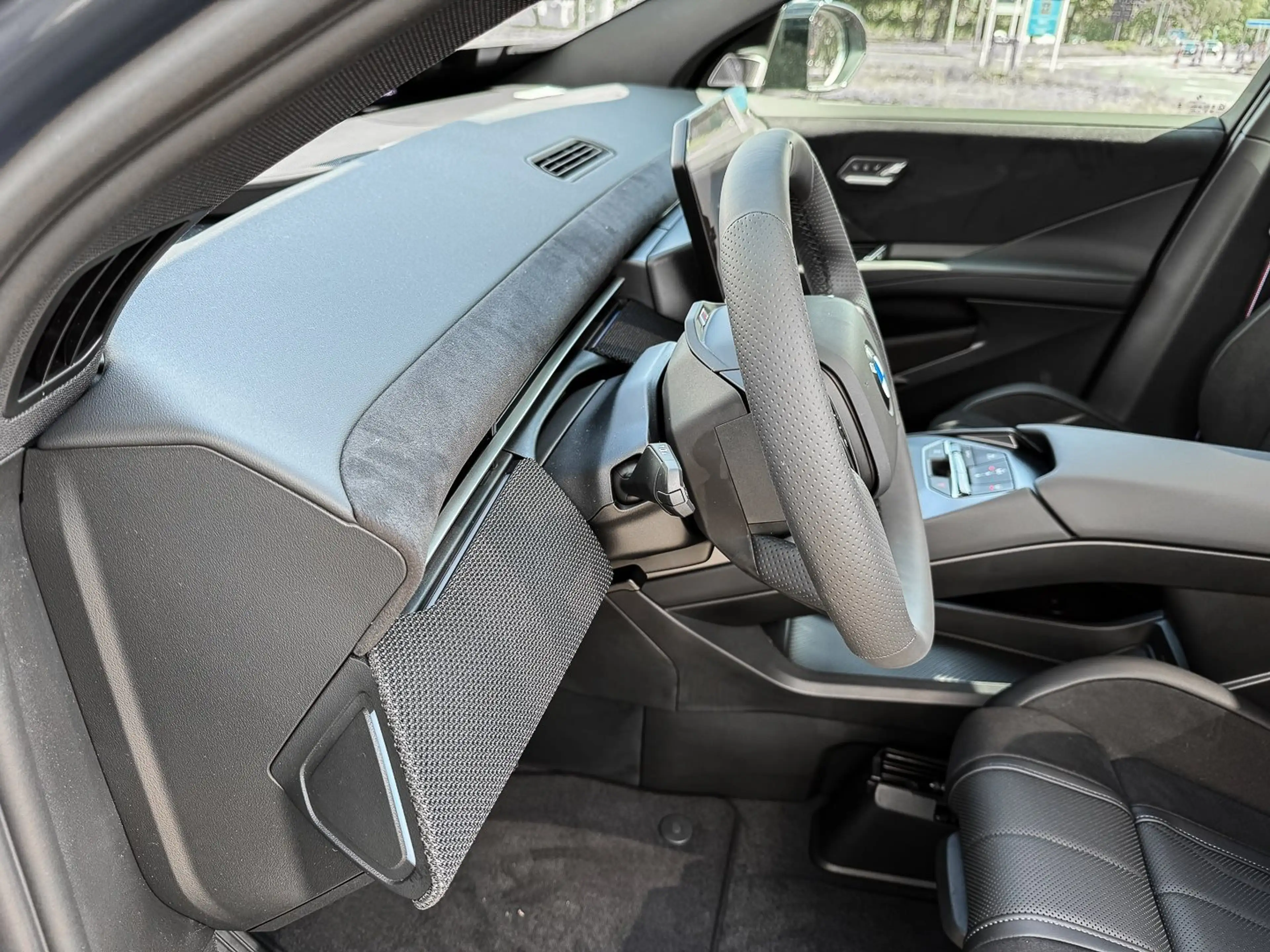 BMW iX3 40 M Sport HUD PANO ACC AHK NAVI Standh. LM — photo 15