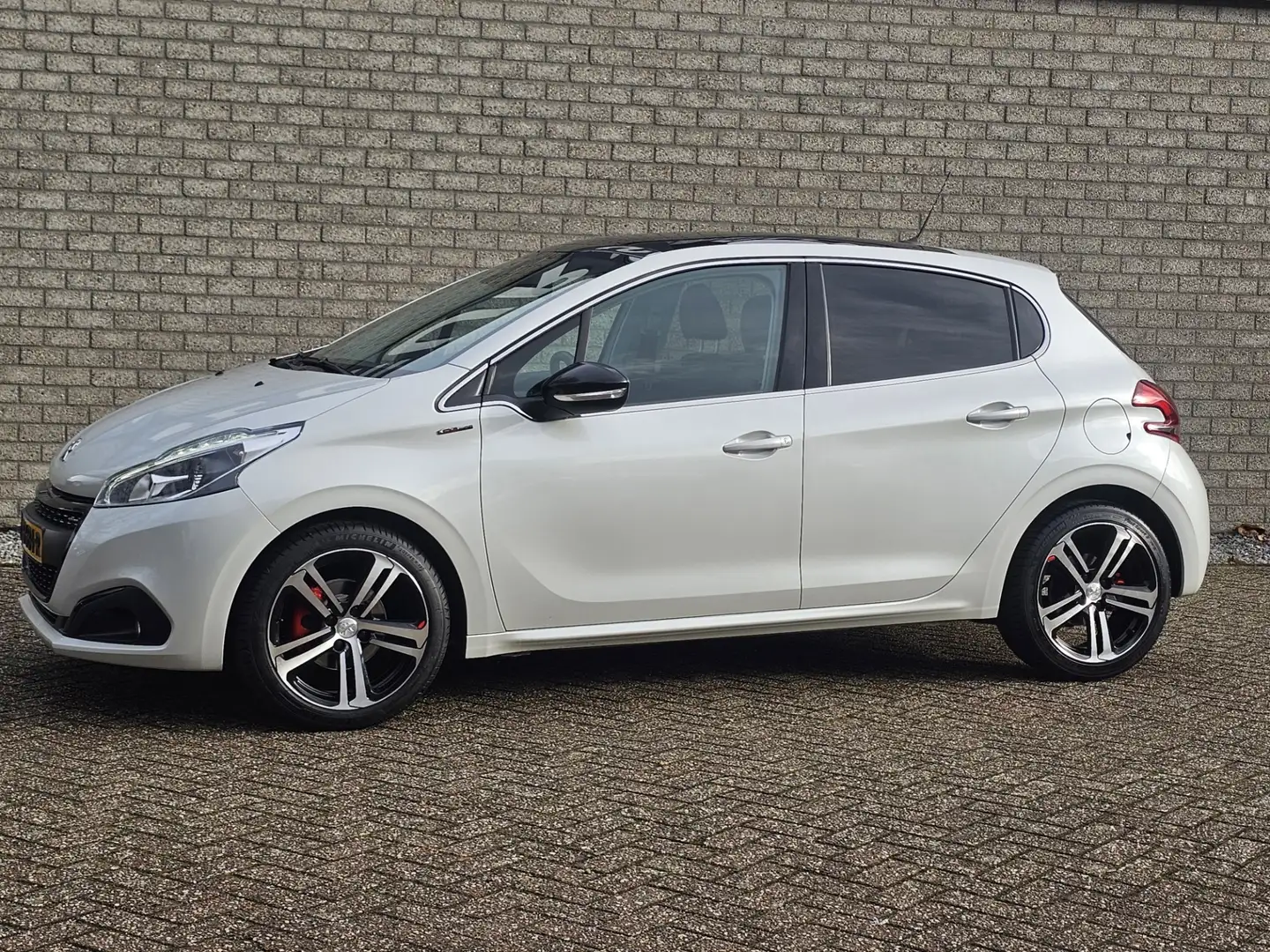 Peugeot 208 1.2 PureTech GT-Line Pano-dak/Leer/Camera Blanc - 2
