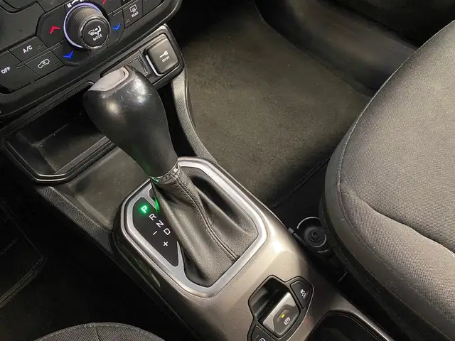 Jeep Renegade view 12