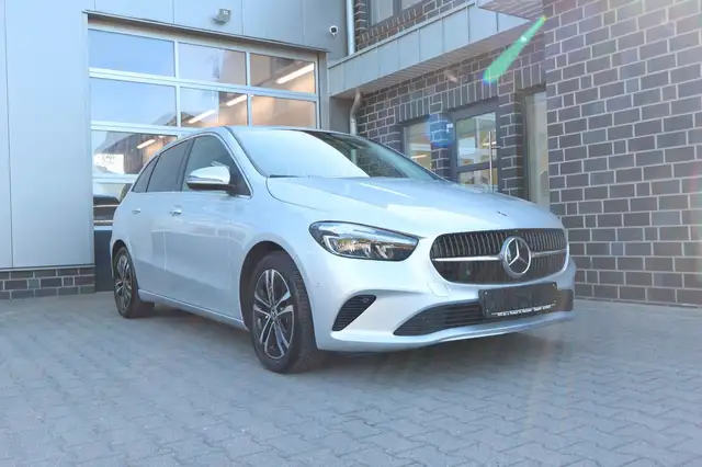 Mercedes-Benz B 220 B Automatik/AHK schwenkbar/LED/Kamera