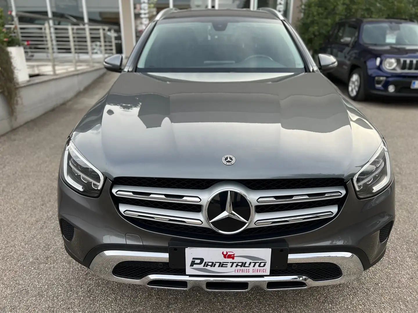 Mercedes-Benz GLC 220 d Sport 4matic RESTYLING! AUTO VIRTUAL/LED/CAMERA Grau - 2