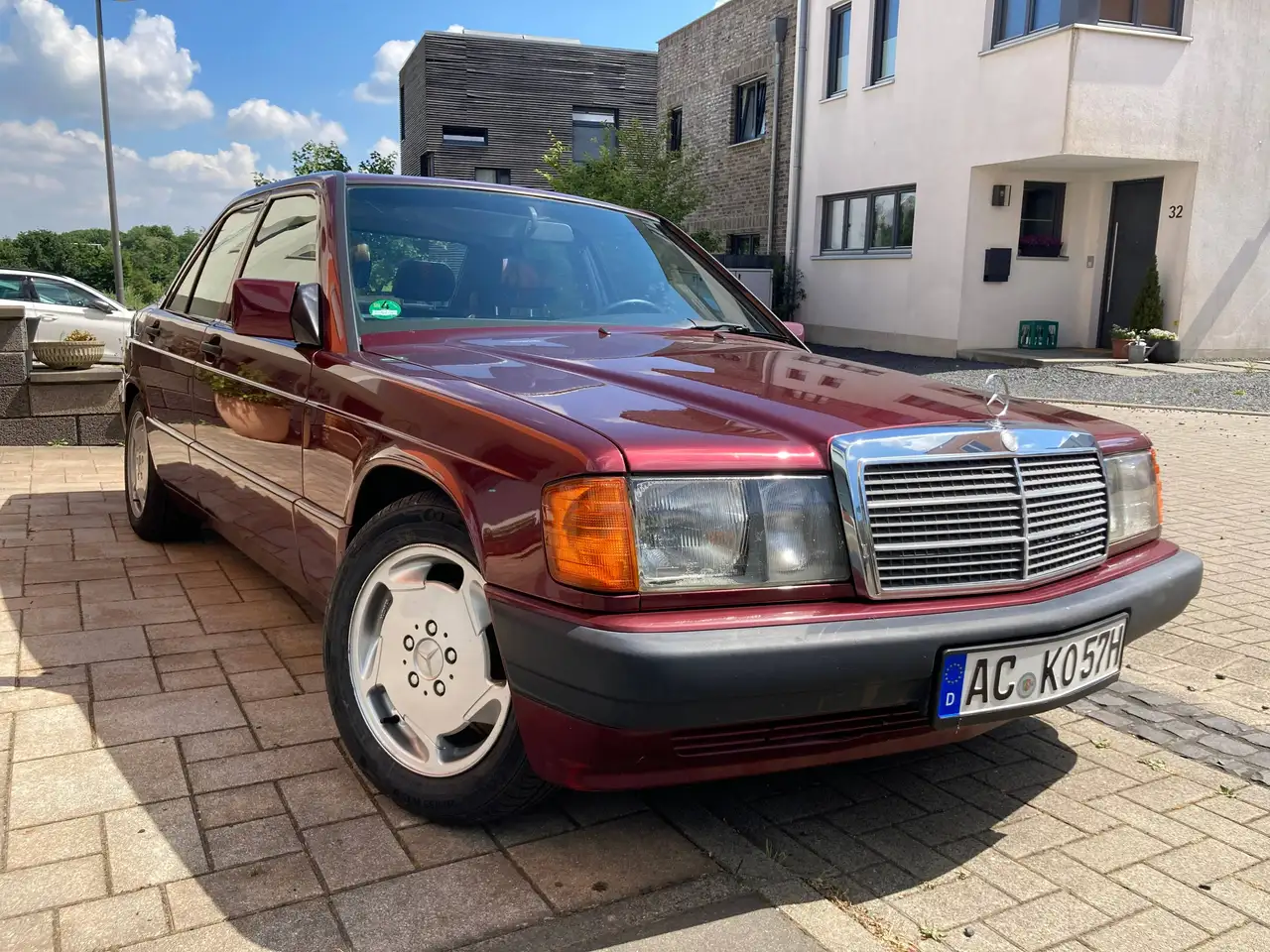 Mercedes-Benz 190 E 1.8 Avantgarde rosso, foto 1