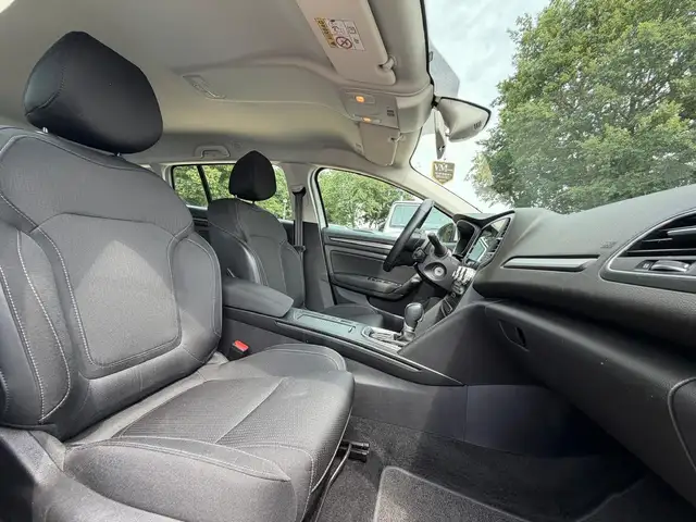 Renault Megane E-Tech view 10