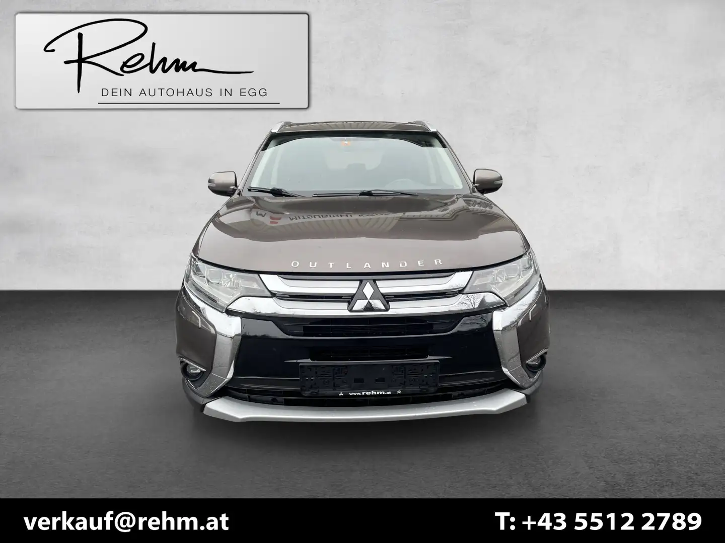 Mitsubishi Outlander Outlander 2,2 DI-D Intense+ Aut. 4WD 7-Sitzer AHK Braun - 2