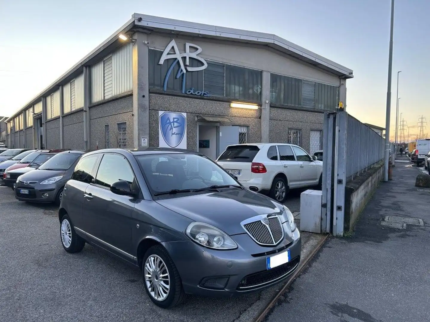 Lancia Ypsilon 1.2 69 CV Diva *OK NEOPATENTATI* *EURO 5* Grau - 1