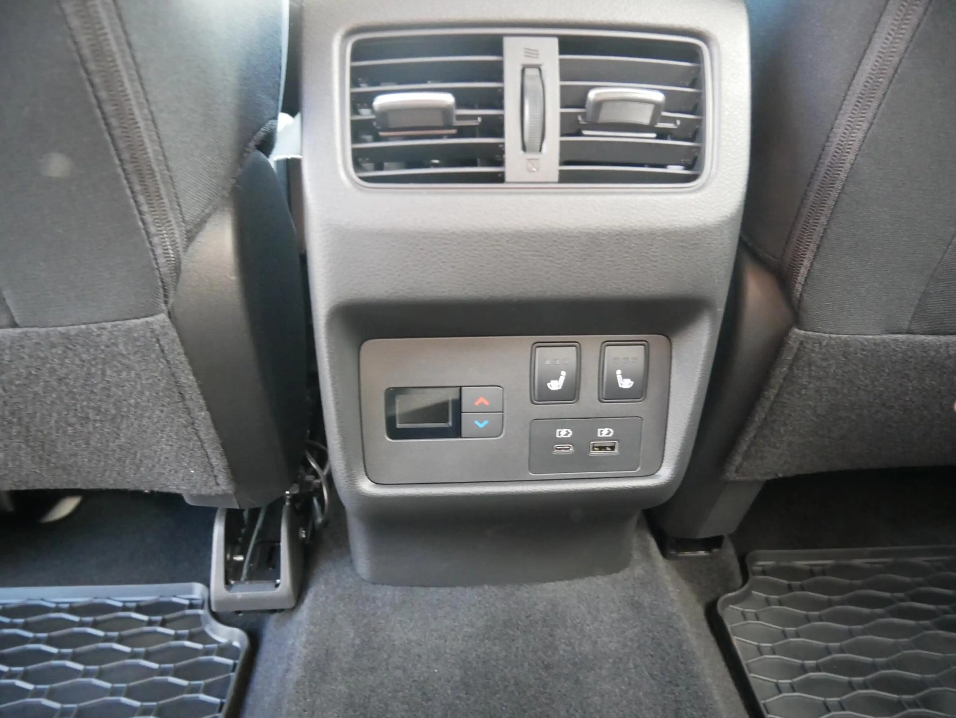 Nissan X-Trail 1,3 DIG-T Acenta Automatik ALU Metallic — photo 6