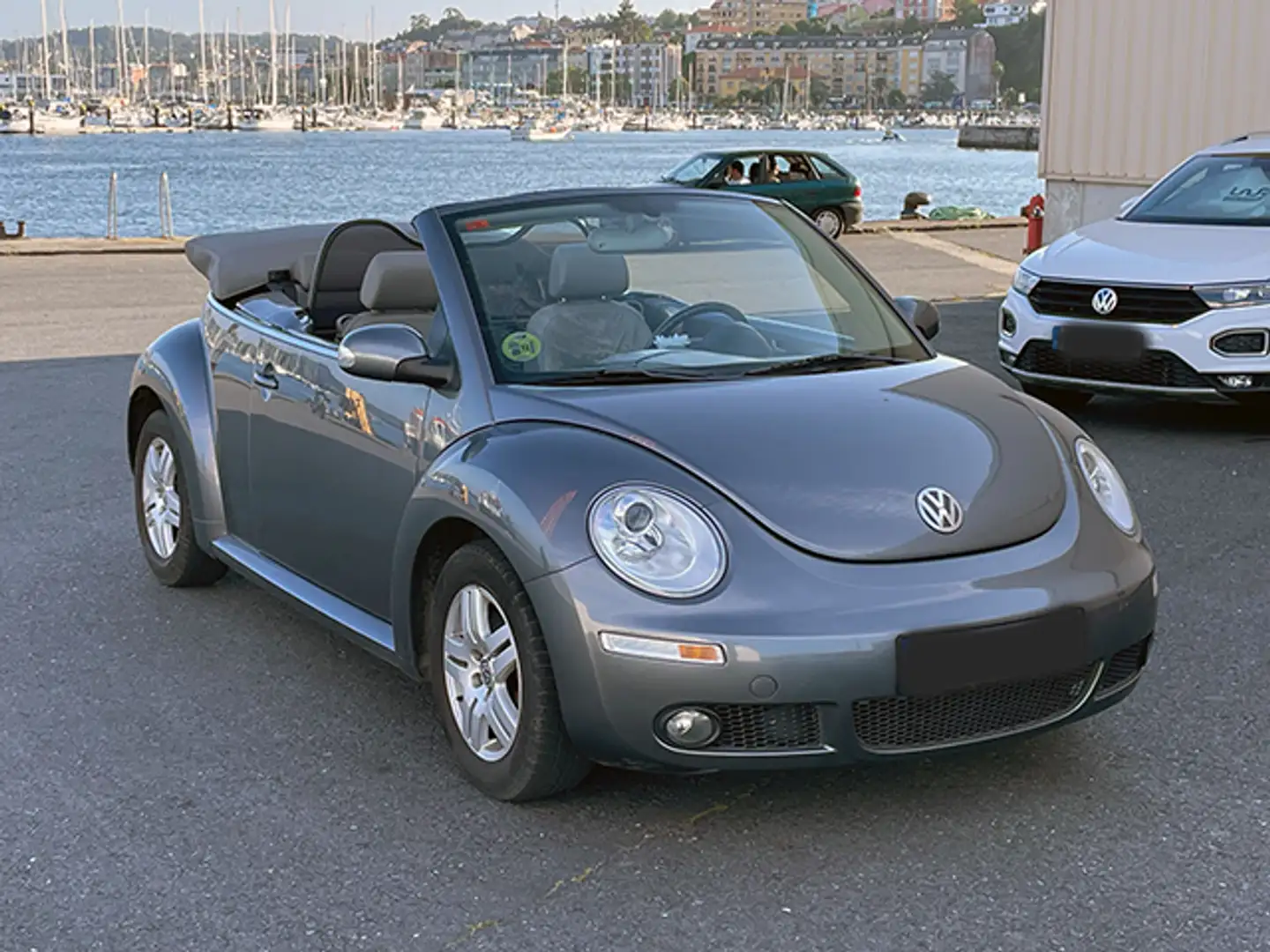 Volkswagen Beetle Cabrio. 1.9TDI Gris - 1