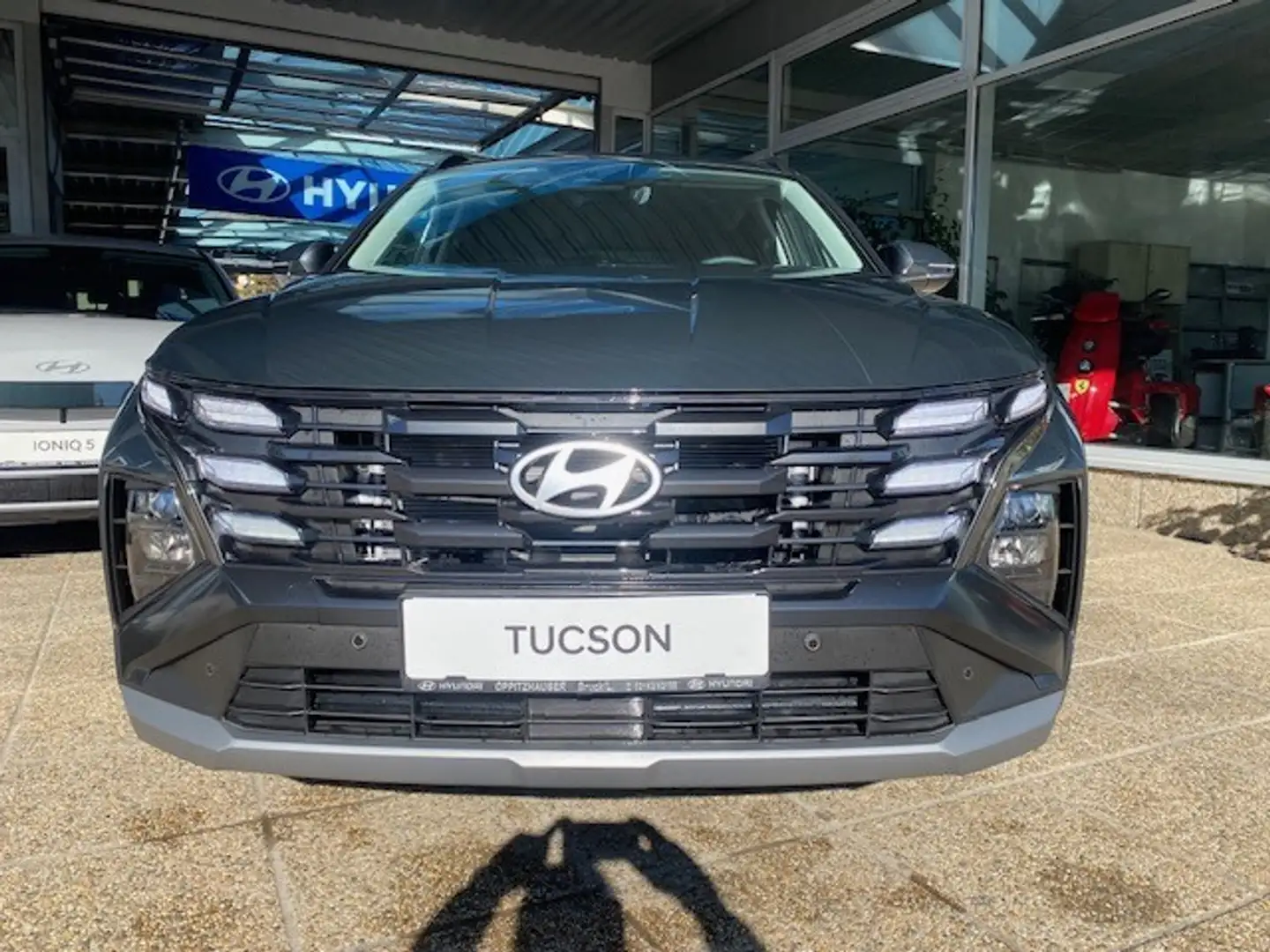 Hyundai TUCSON Tucson 1,6 T-GDI HEV 2WD Jubilé Aut. Grün - 2