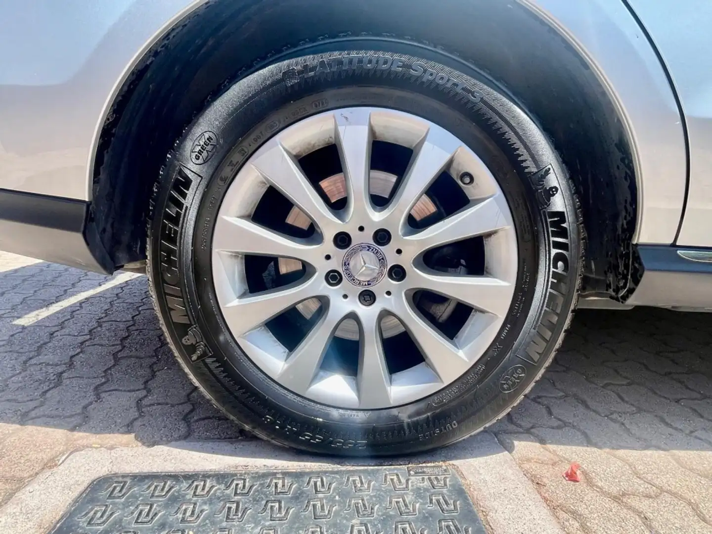 Mercedes-Benz GLE 350 350d 4Matic Aut. Gris - 2