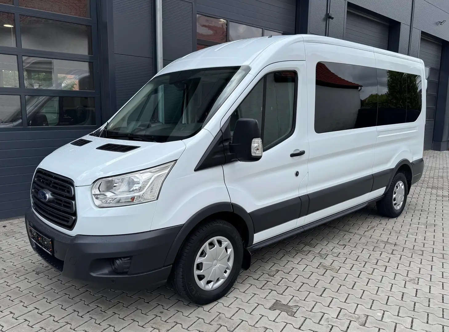 Ford Transit FT 350 Trend L3H2 | 6-Sitzer 3 Rollstuhlplätze ... Bílá - 1