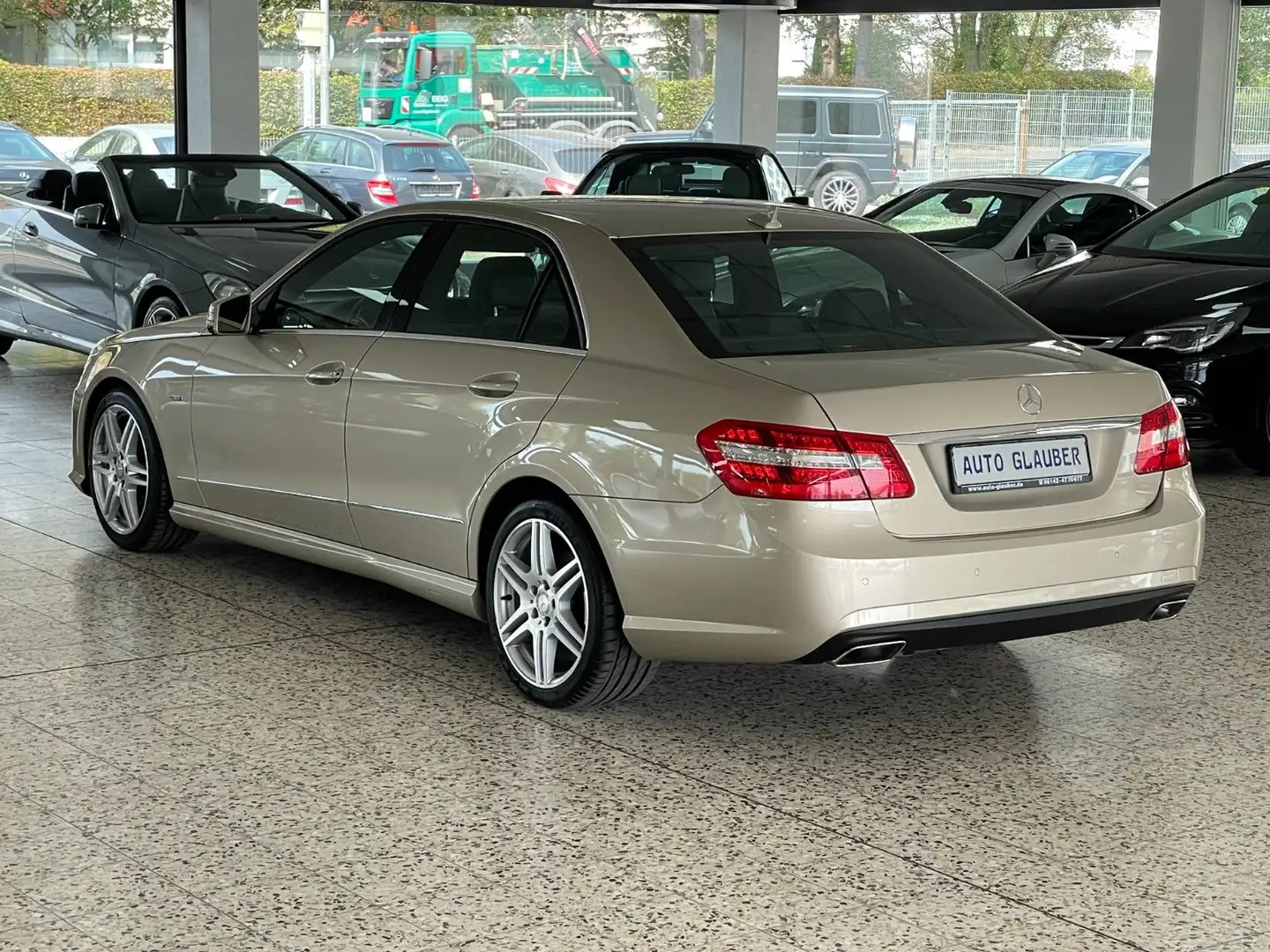 Mercedes-Benz E 220 CDI AMG/Navi/Teilleder/LM-18" Beige - 2