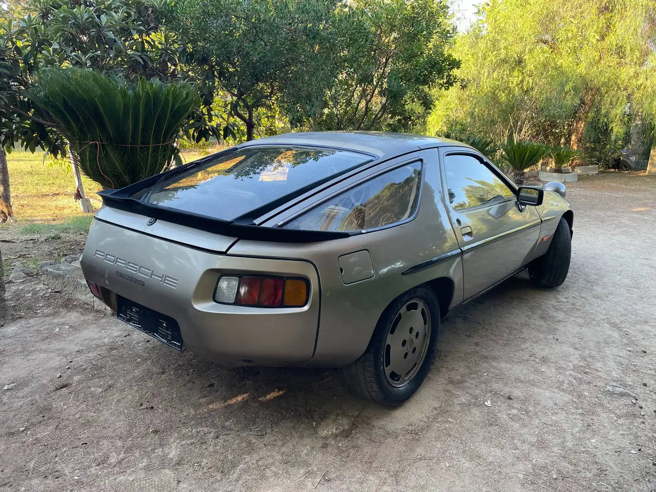 Porsche 928 4.7 S, foto 2
