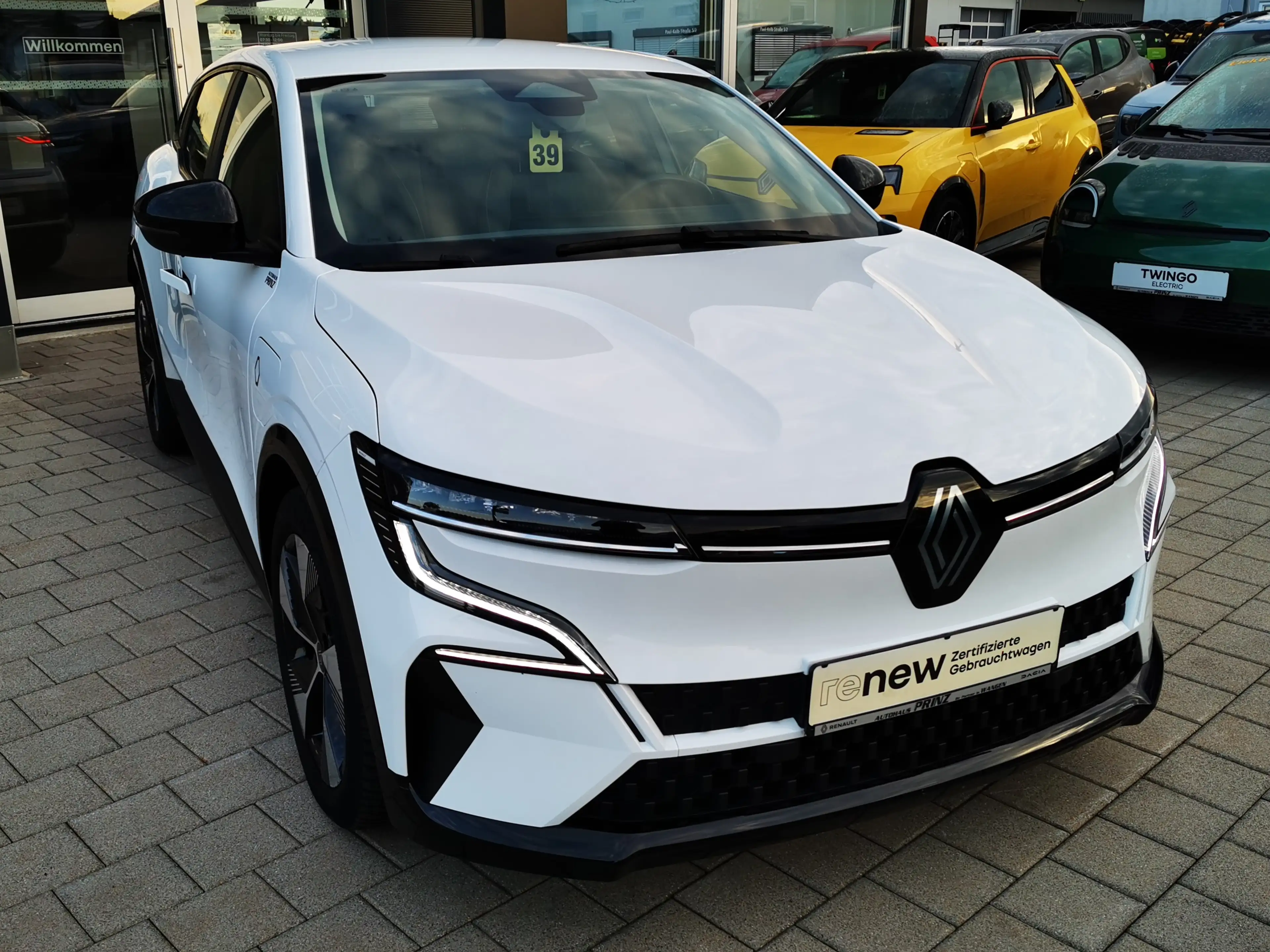 Renault Megane E-Tech EV40 130 Equilibre (40 kWh boost) EV40 130HP Equil — photo 12