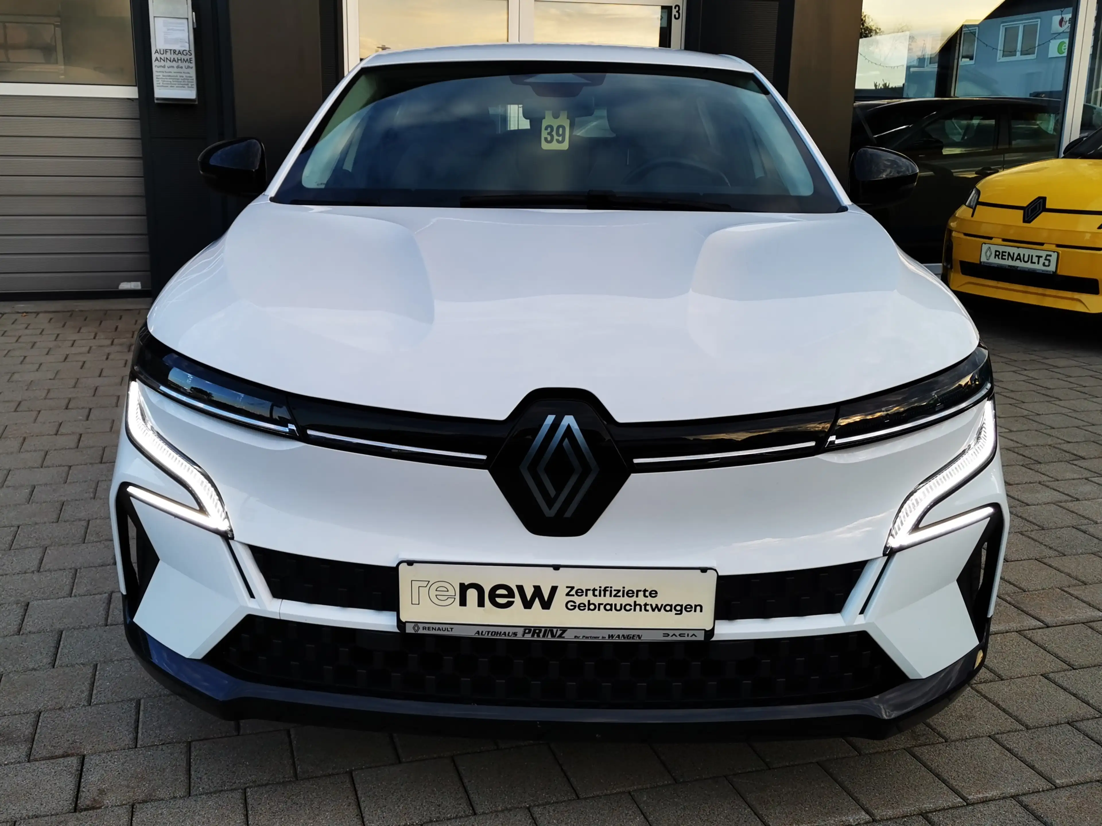 Renault Megane E-Tech EV40 130 Equilibre (40 kWh boost) EV40 130HP Equil — photo 2