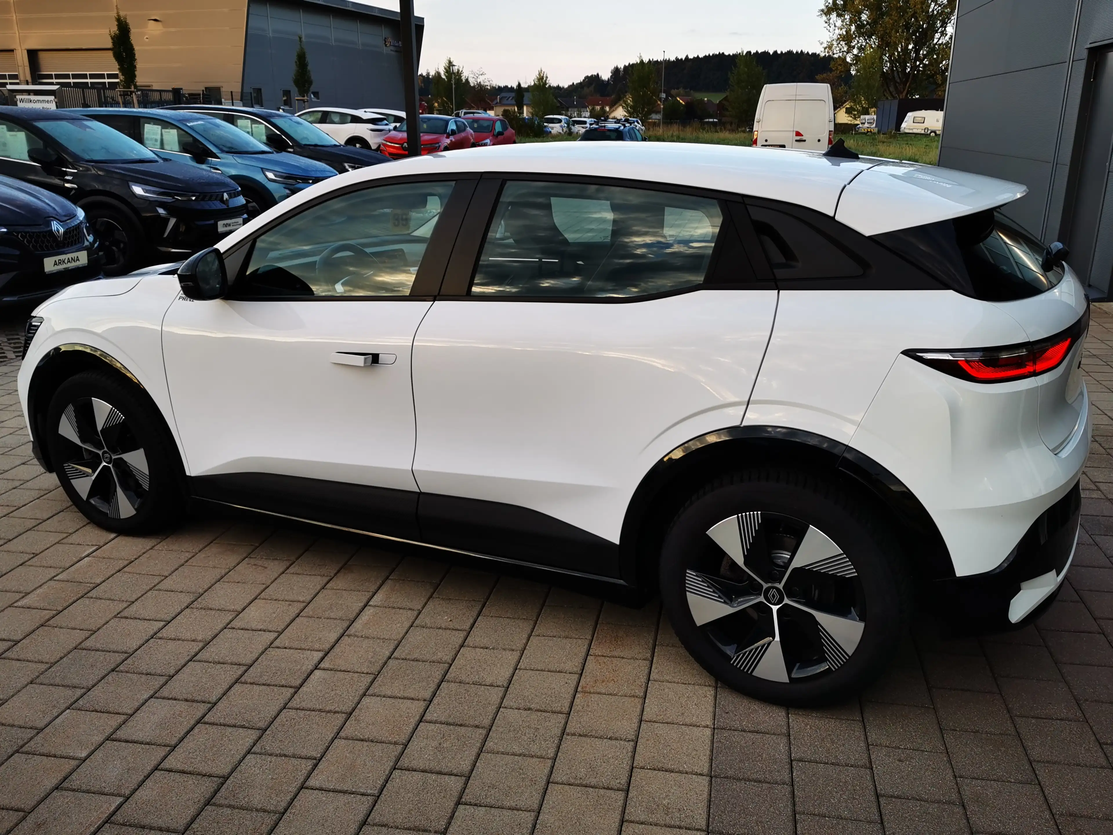 Renault Megane E-Tech EV40 130 Equilibre (40 kWh boost) EV40 130HP Equil — photo 6